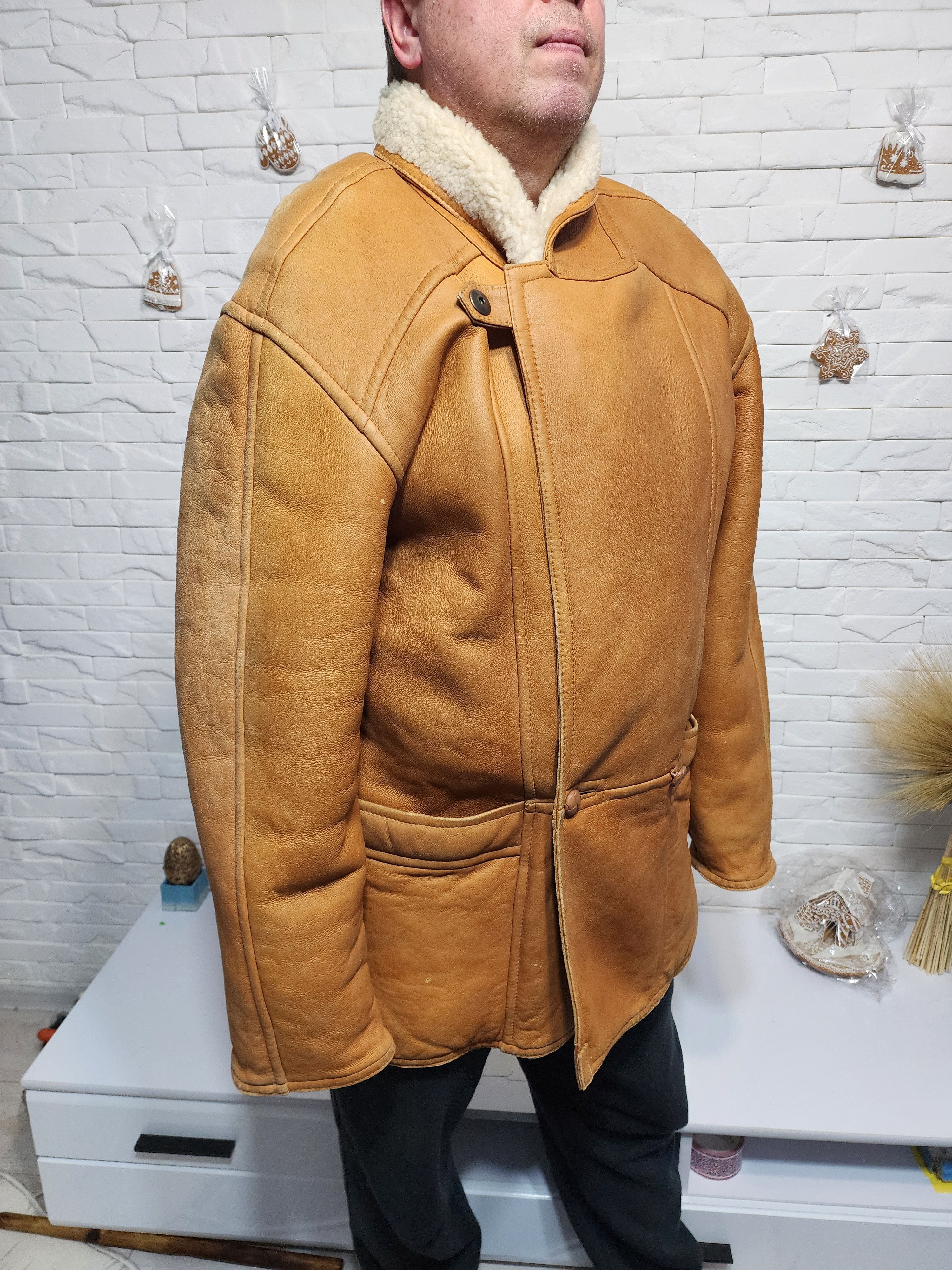 Uniqlo Men's Brown Sheepskin Coat: Genuine Fur, Button Front Size US XL / EU 56 / 4 - 3 Thumbnail