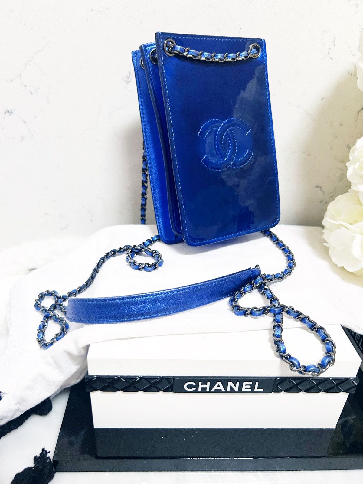 Chanel Authentic Chanel RARE Electric Blue Patent WOC Crossbody Bag Size ONE SIZE - 2 Thumbnail