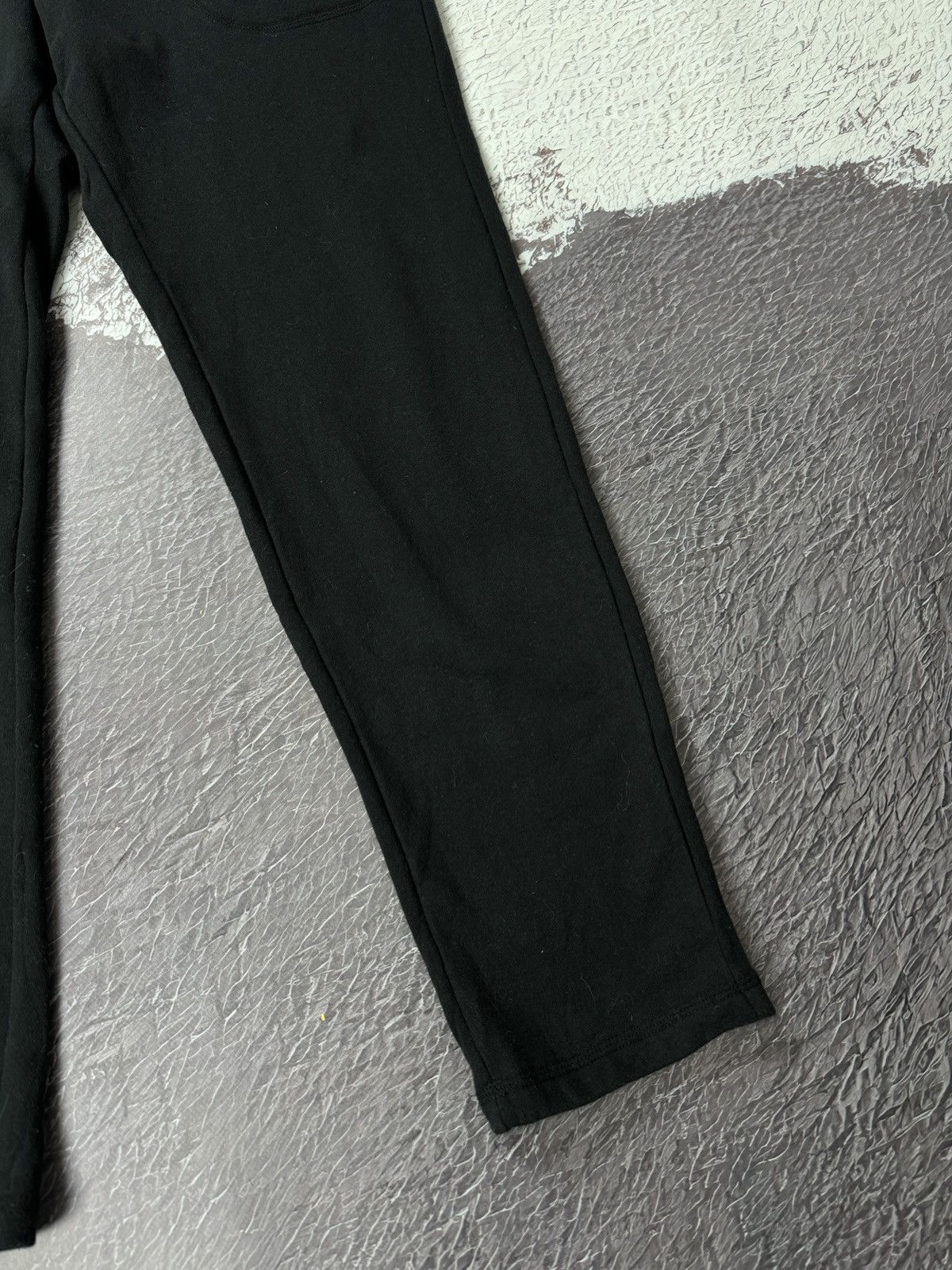 Japanese Brand Uniqlo black basic blank sweatpants Size US 34 / EU 50 - 4 Thumbnail