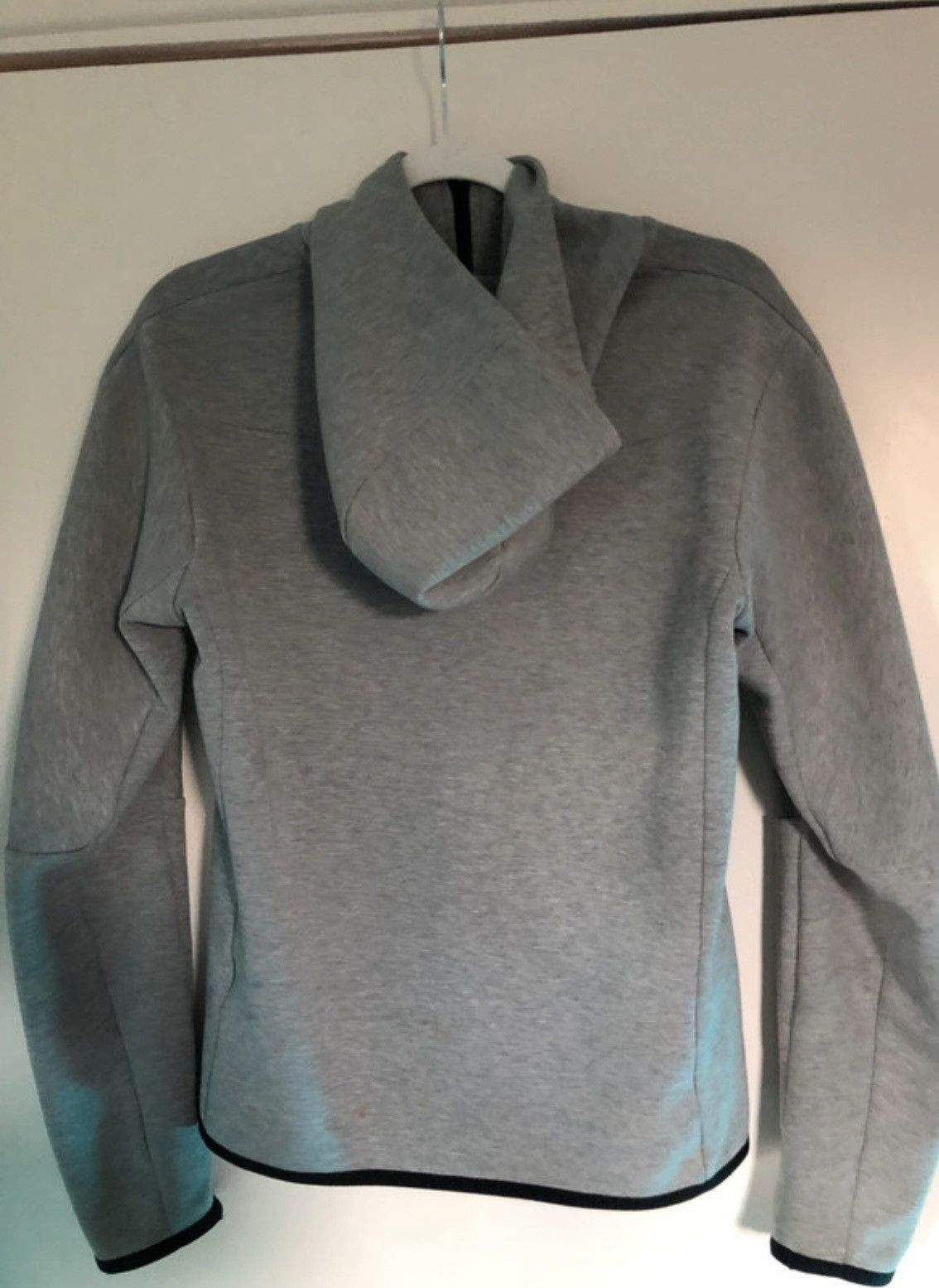 Nike Nike Grey tech fleece size xs/ extra small, great condition Size US XS / EU 42 / 0 - 2 Thumbnail