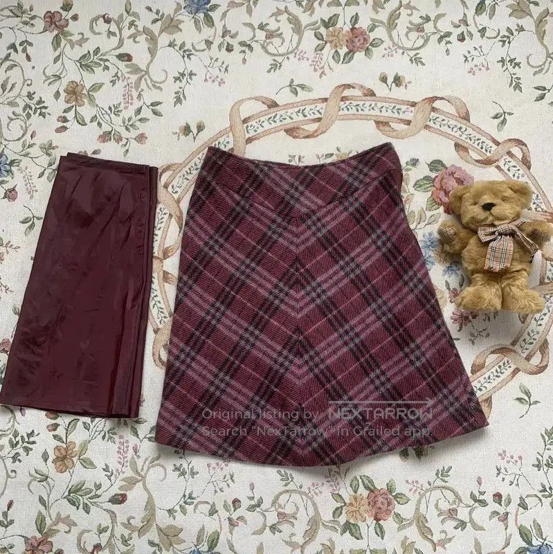 Burberry Burberry Women's Purple Wool Skirt. Size 23" - 5 Thumbnail