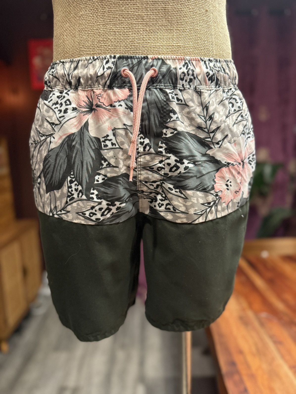 Asos Tropical Jungle Print Swim Shorts – Men’s Size M Size US 29 - 1 Thumbnail