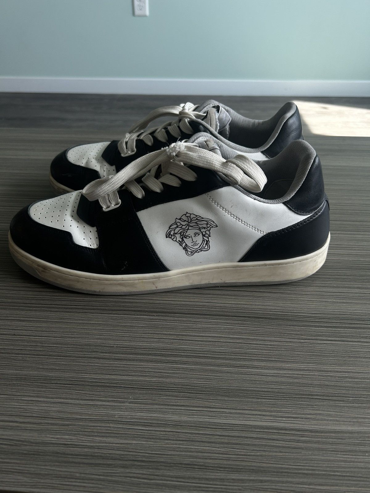 Versace Versace lowtop white and black sneakers Size US 11.5 / EU 44-45 - 3 Thumbnail