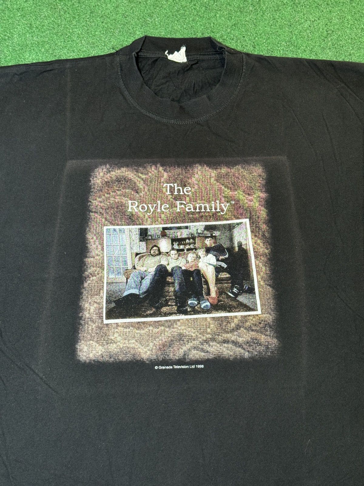 Vintage Vintage 90s The Royle Family Grenada Tv Promo T Shirt Size US L / EU 52-54 / 3 - 2 Thumbnail