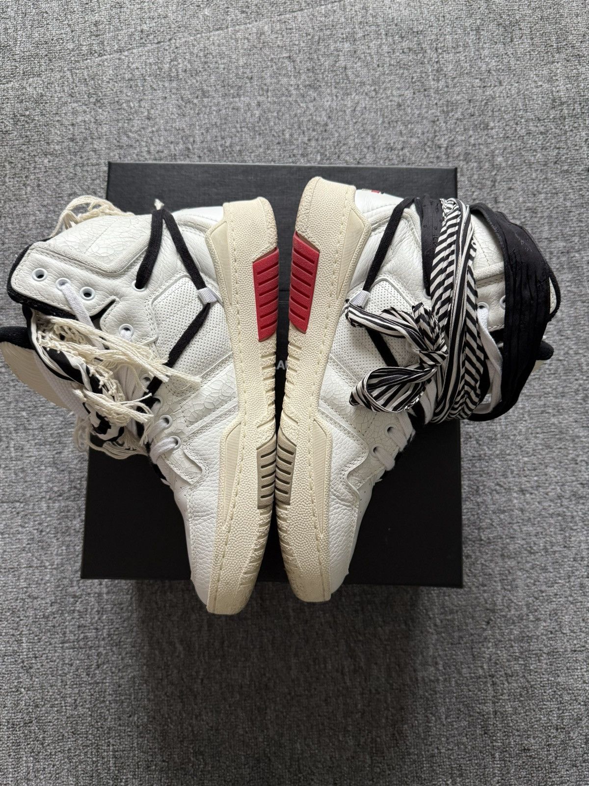 Saint Laurent Paris Saint Laurent Smith bandana-detail high-top Sneakers Size US 9 / EU 42 - 4 Thumbnail