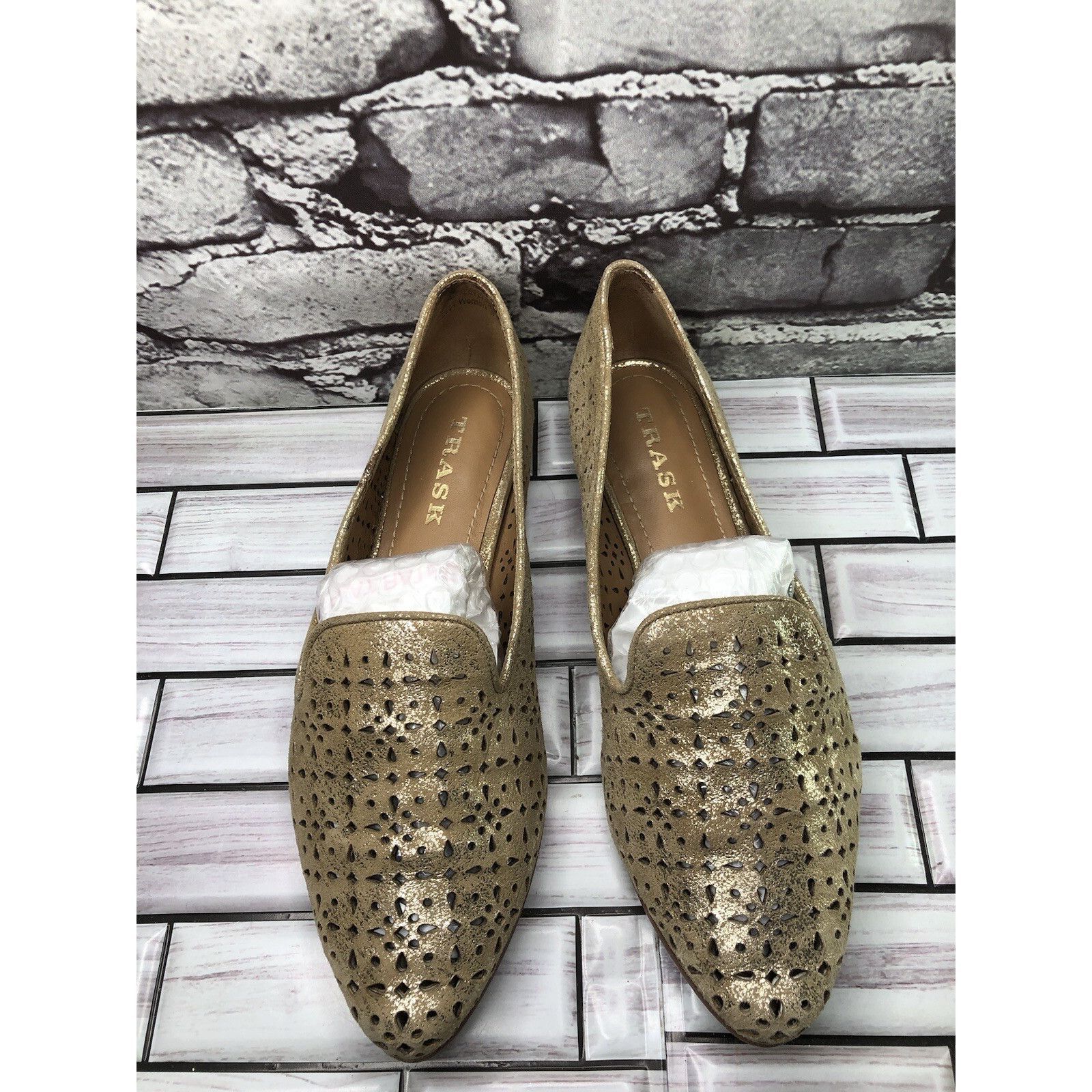 Trask H.S. Trask Gold Leather Shimmer Slip On Perforated Shoes Wom Size US 7.5 / IT 37.5 - 13 Thumbnail