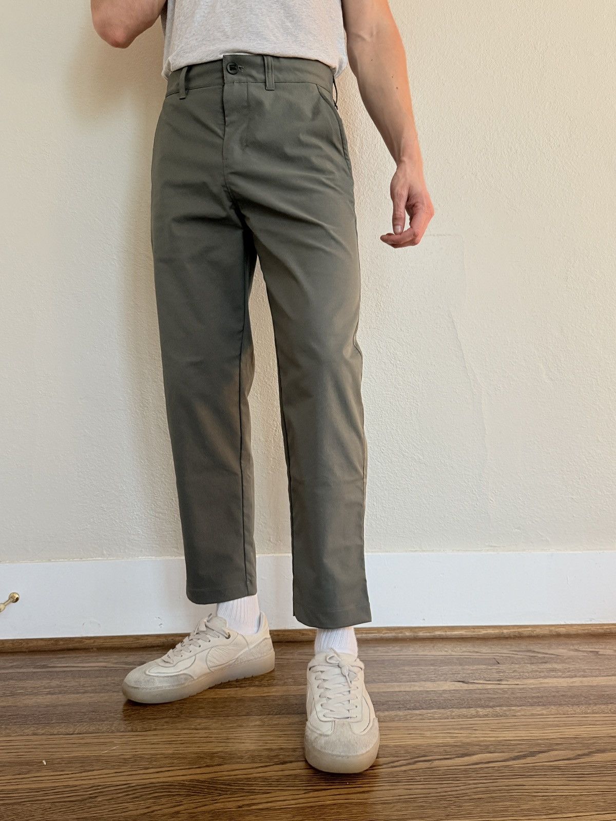 Lululemon Lululemon wide legged cropped pants size 30 Size US 30 / EU 46 - 1 Thumbnail