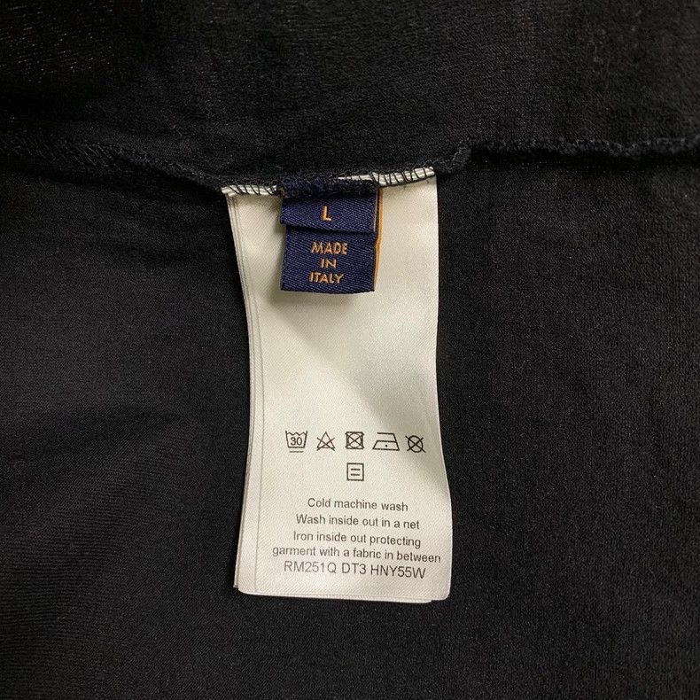 Louis Vuitton Louis Vuitton Black embossed logo short sleeve Size US L / EU 52-54 / 3 - 7 Thumbnail