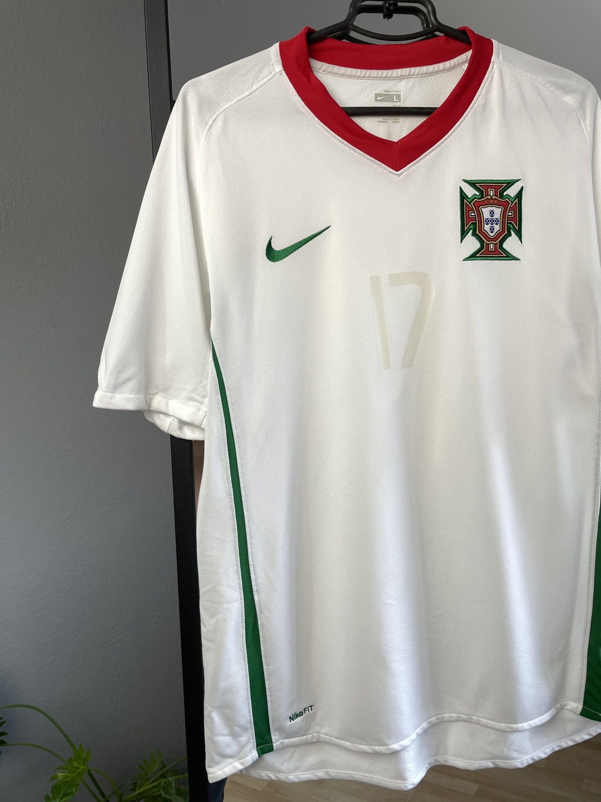 Vintage Portugal Away Tee Euro 2008 Quaresma #17 Socer Jersey Size US L / EU 52-54 / 3 - 5 Thumbnail