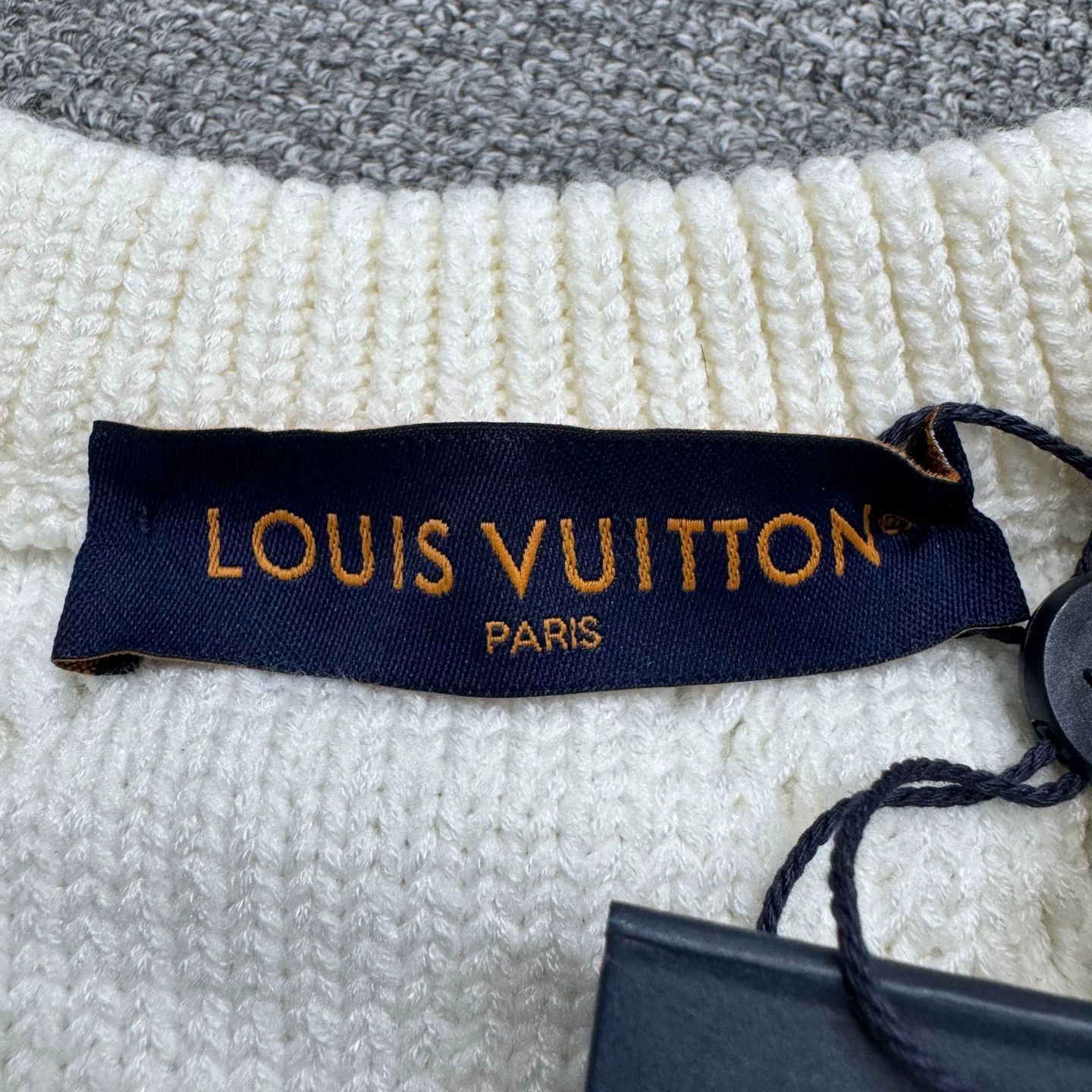 Louis Vuitton LV Pearl Three Flowers Wool Sweater XL Size XL / US 12-14 / IT 48-50 - 2 Thumbnail
