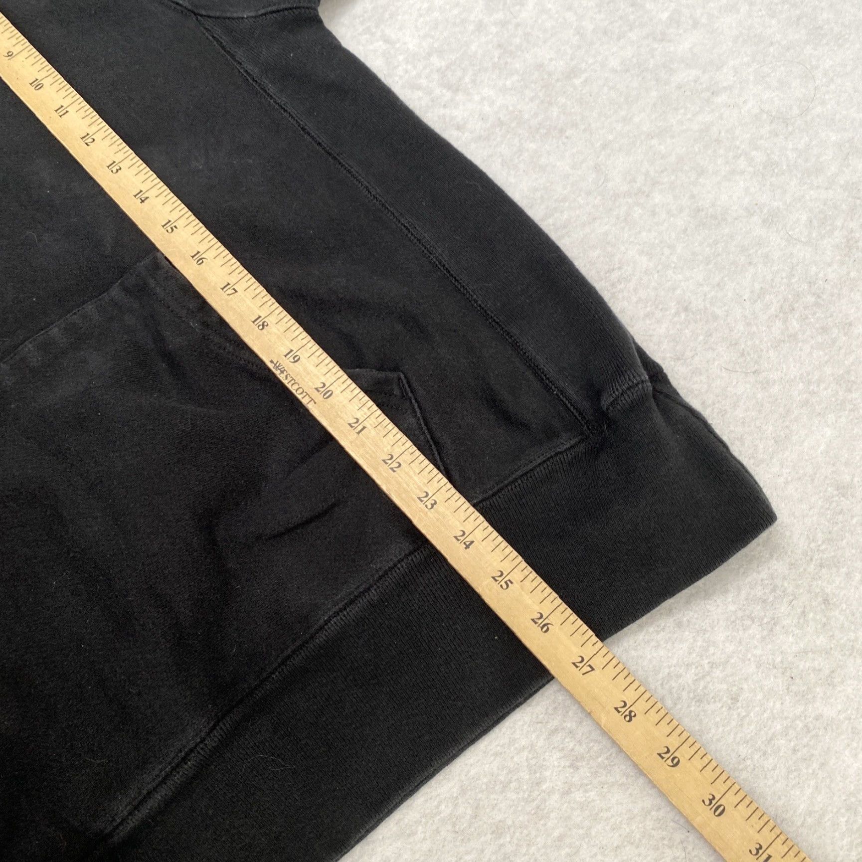 Champion VTG Champion Hoodie LARGE Reverse Weave Logo Embroidery Black Mens L Distressed Pullover Size US L / EU 52-54 / 3 - 7 Thumbnail