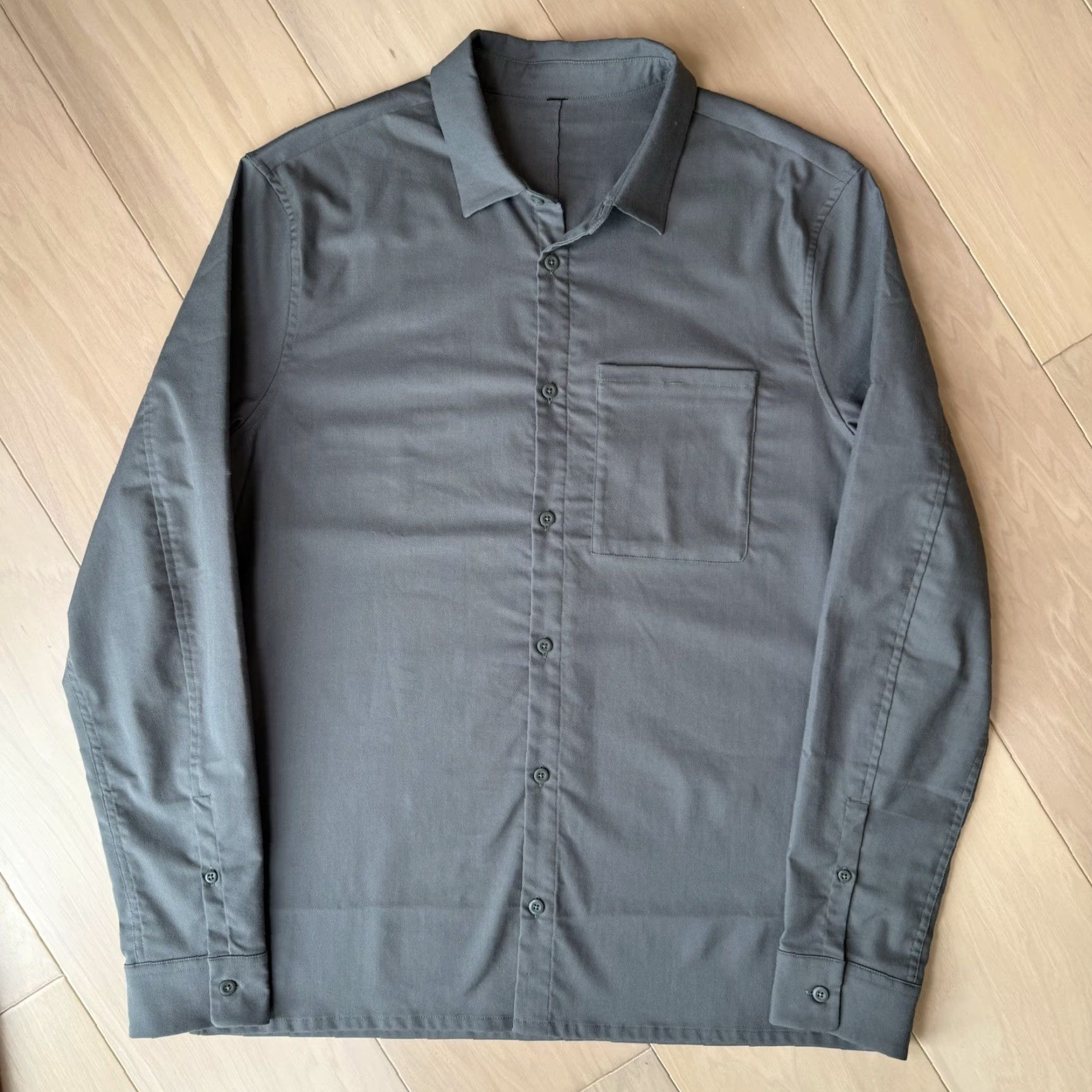 Lululemon Lululemon Utility Shirt L Dark Gray Long Sleeve Shirt Mens Casual Workwear Button-Down Collared Button-Up Pockets Solid Gray Vintage: No Size US L / EU 52-54 / 3 - 3 Thumbnail