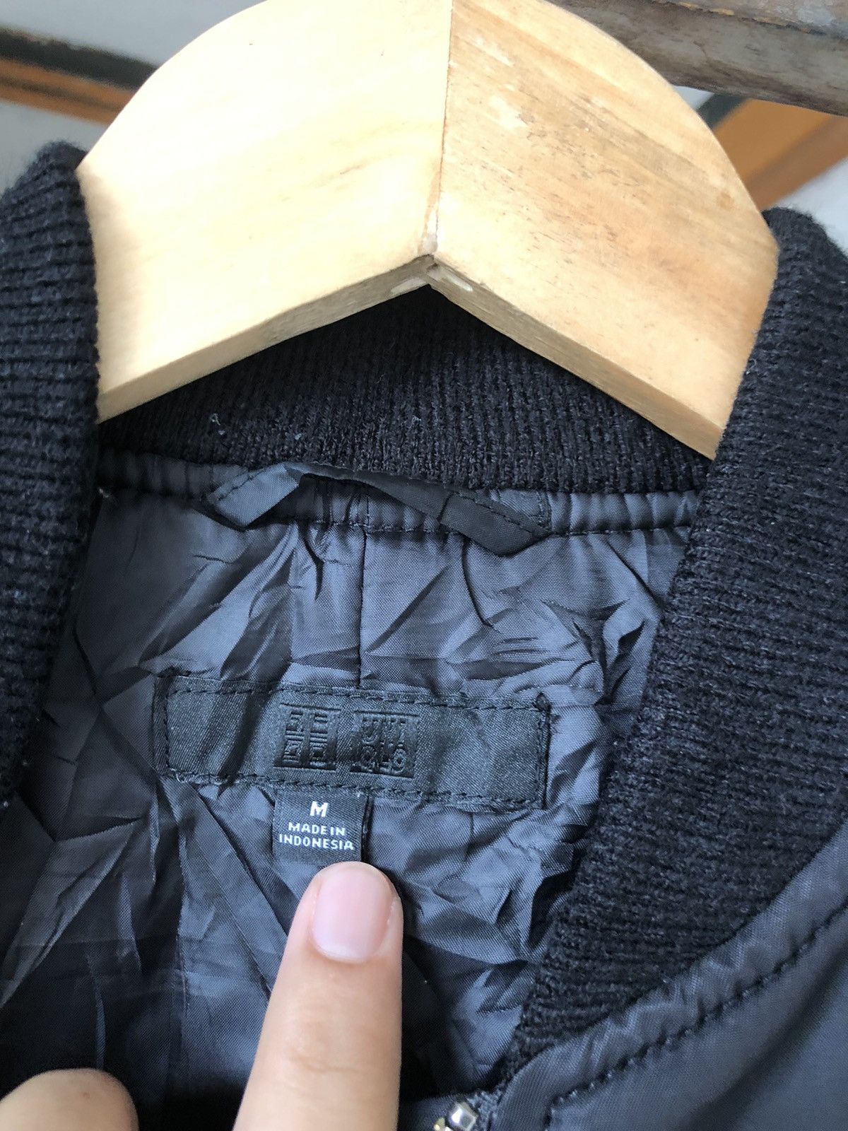 Japanese Brand 🏴 Vintage Uniqlo Black Minimalist Bomber Jacket Size M / US 6-8 / IT 42-44 - 11 Thumbnail