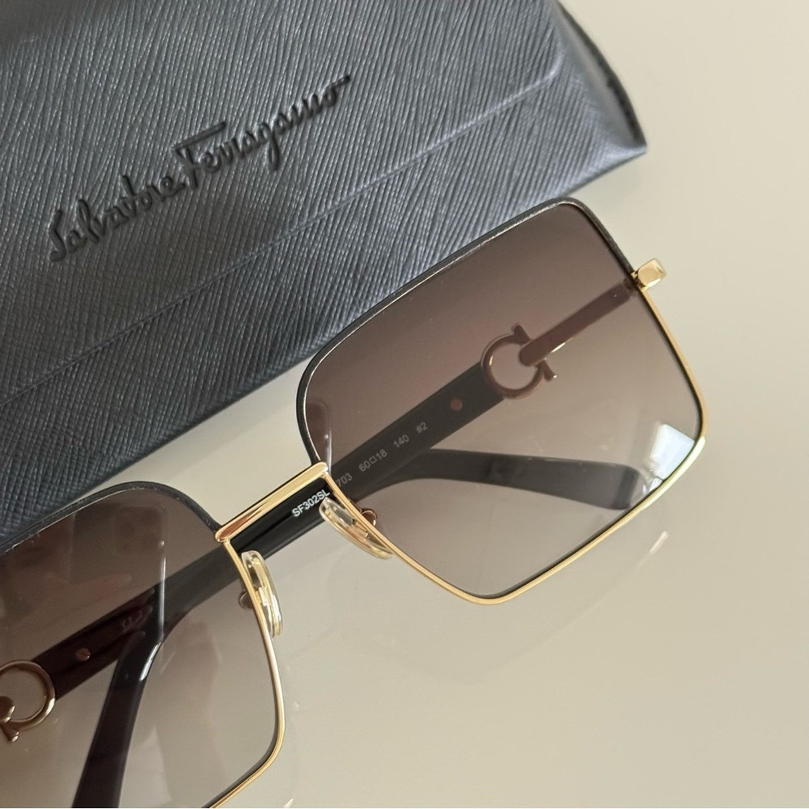Salvatore Ferragamo New! Salvatore Ferragamo SF302SL 703, Unisex, Authentic Size ONE SIZE - 4 Thumbnail