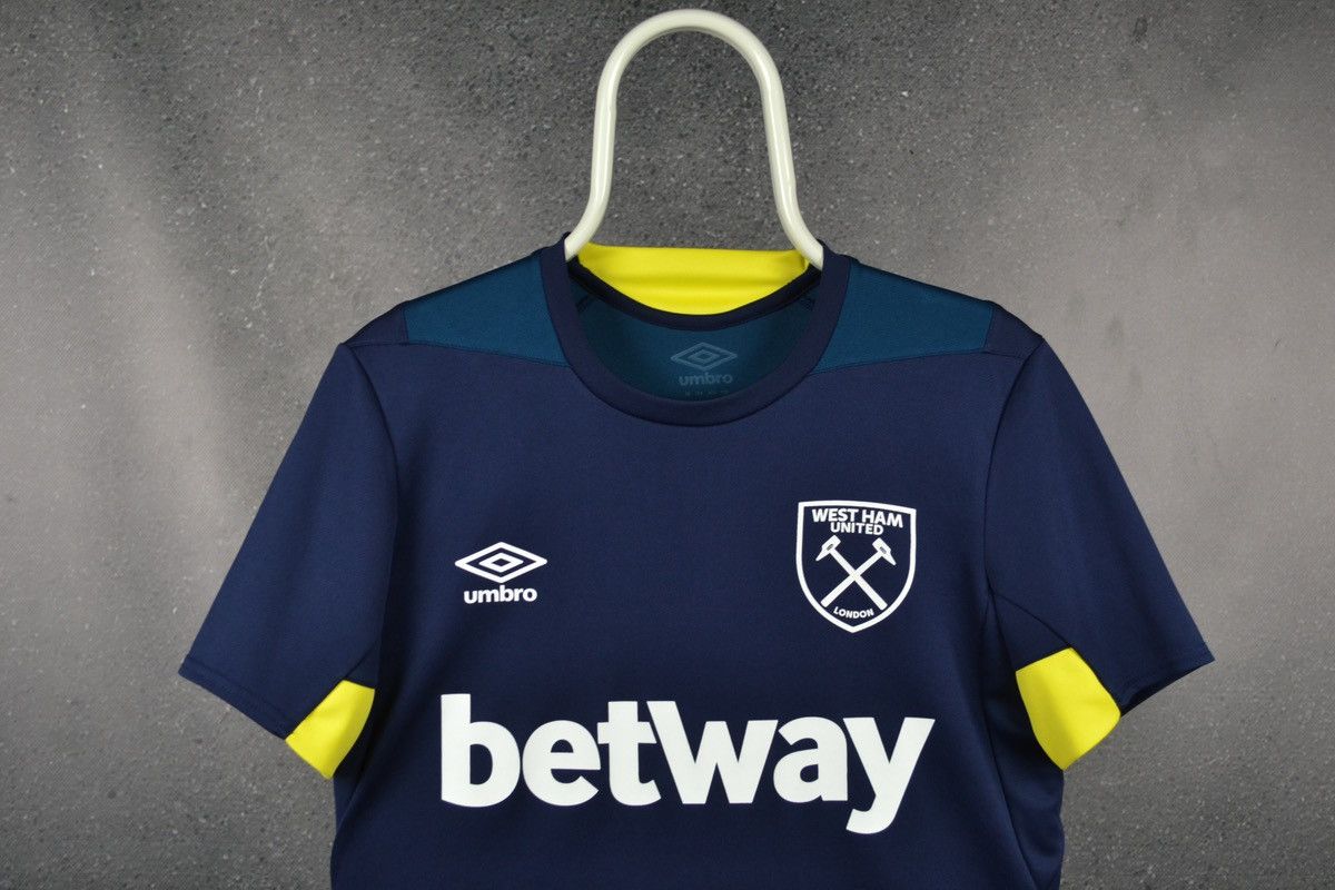 Umbro West Ham United Training Football Shirt Umbro Soccer Jersey Size US S / EU 44-46 / 1 - 3 Thumbnail