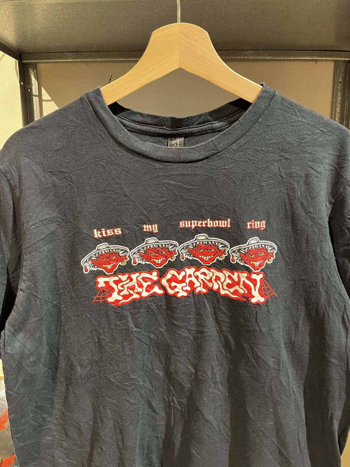 Band Tees The Garden Kiss My Super Bowl Ring Size US M / EU 48-50 / 2 - 2 Thumbnail