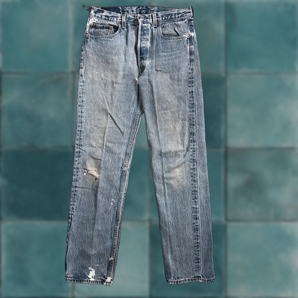 Levi's VINTAGE Levi's 501 Jeans Men Straight Leg 33x36 Light Wash 90s Classic Denim Size US 33 - 1 Thumbnail