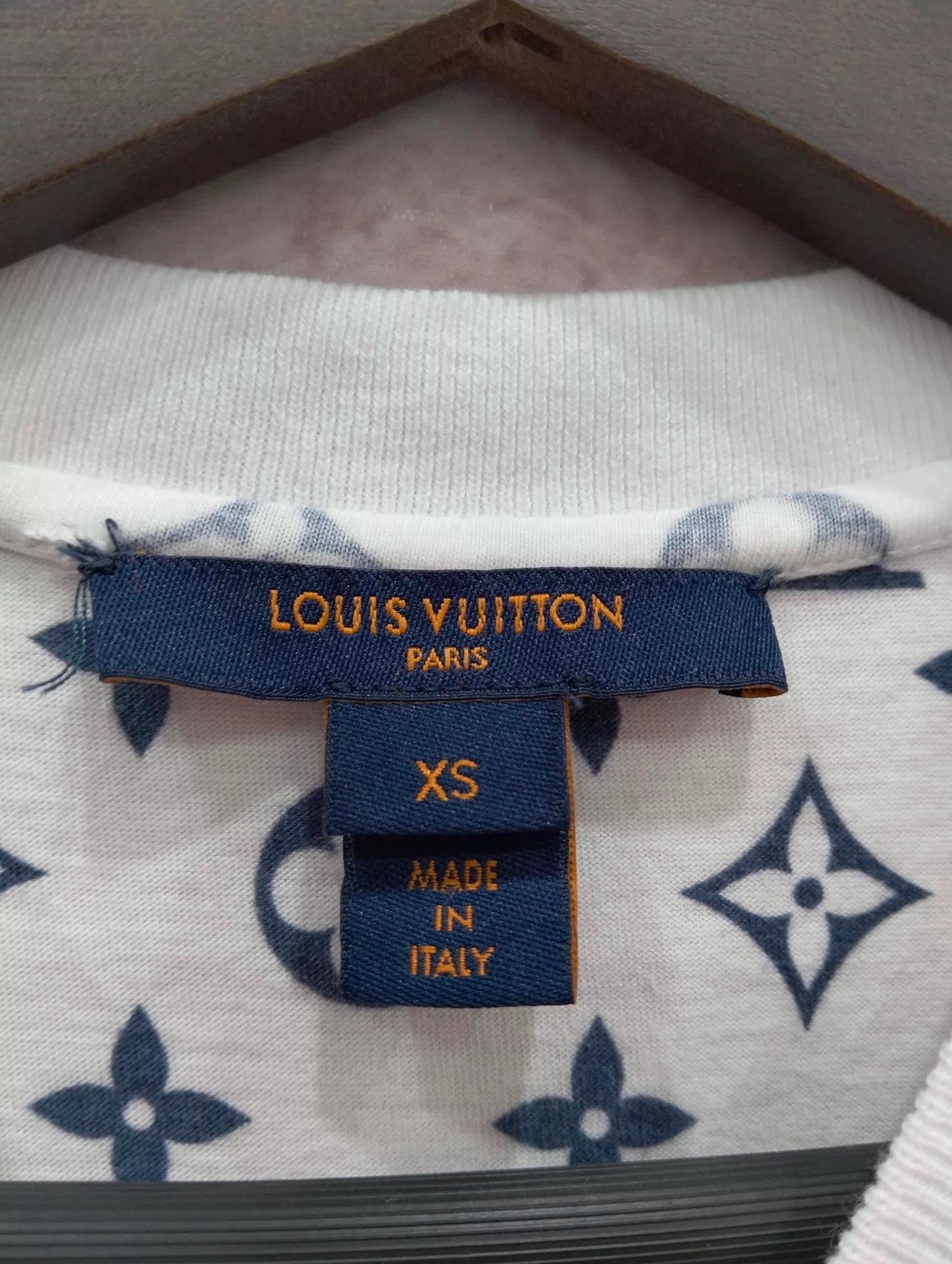 Louis Vuitton LV Neck Chain Monogram All Logo SS Tee XS Size XS / US 0-2 / IT 36-38 - 4 Thumbnail