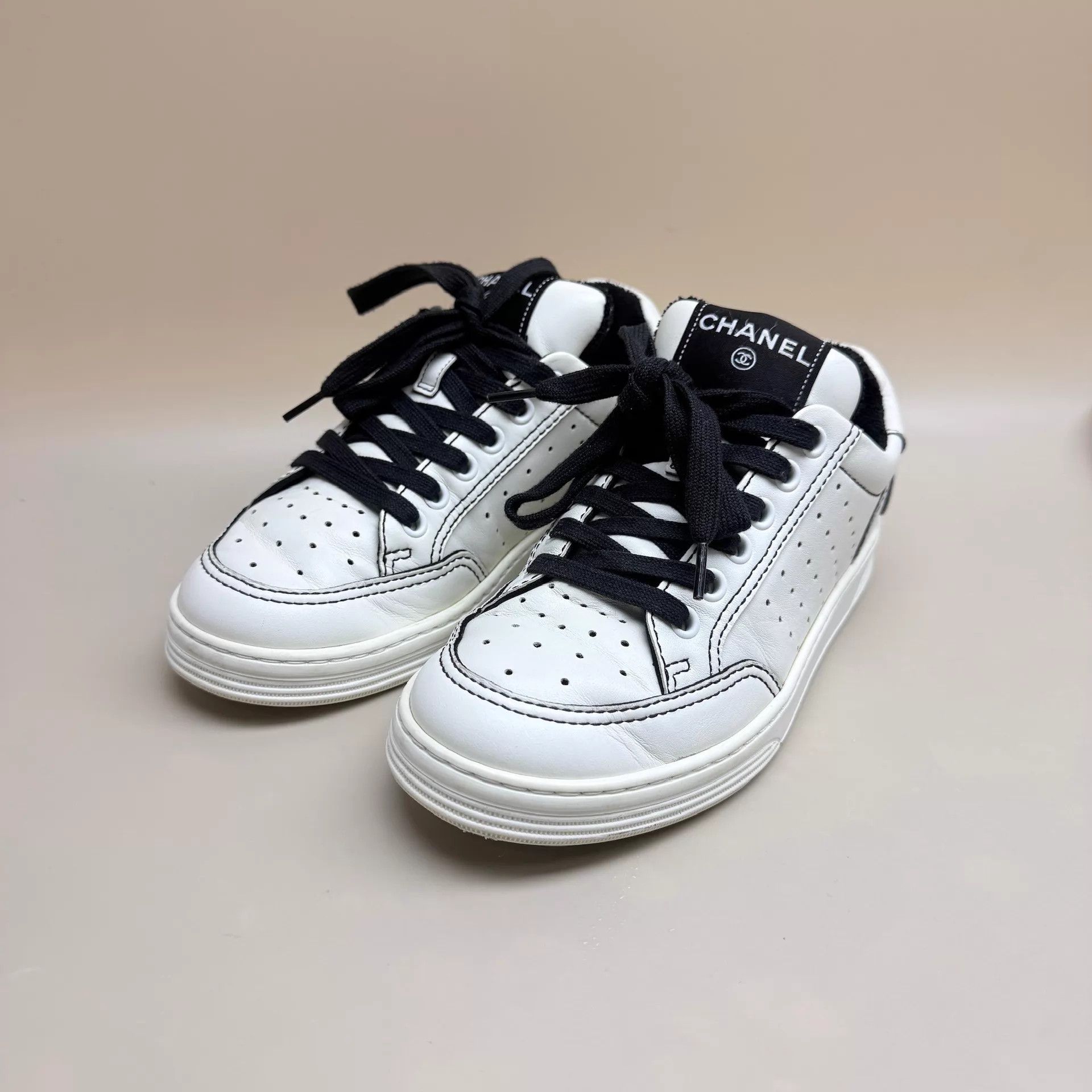 Chanel CHANEL Black White Panda Logo Sneakers EU35.5 95New Size US 5 / IT 35 - 1 Thumbnail