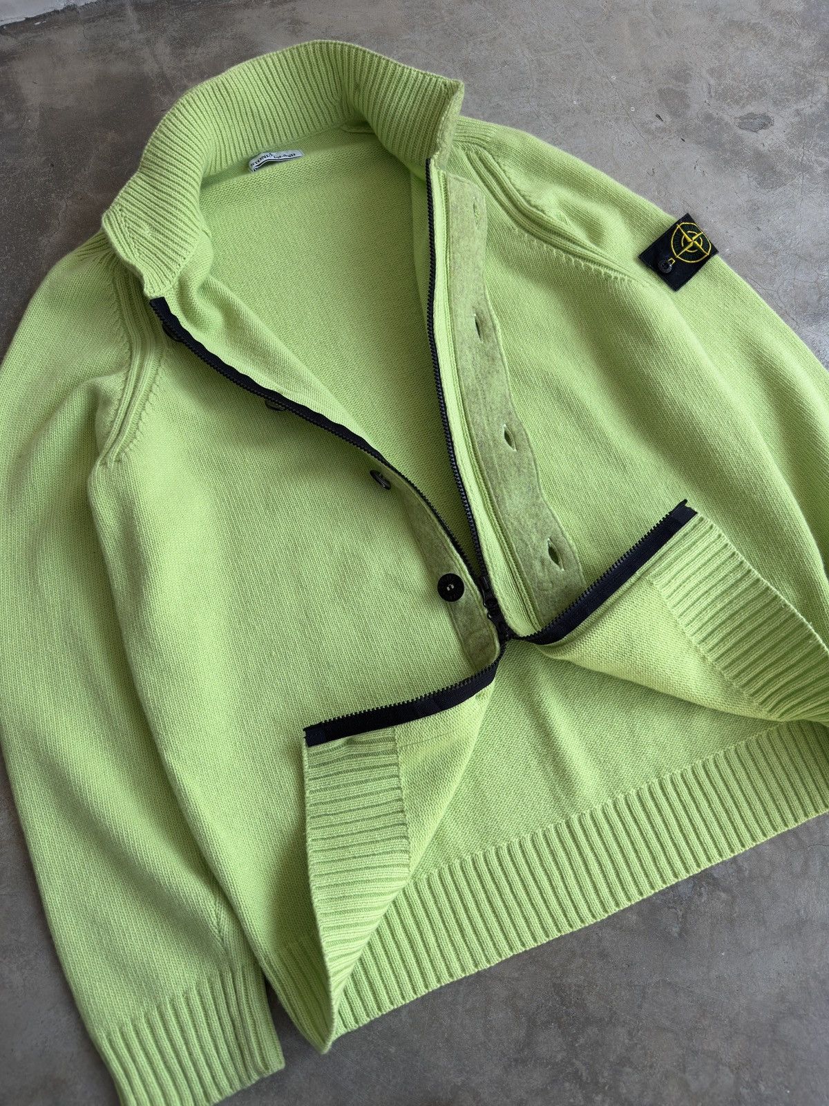 Stone Island Stone Island Wappen Zip up Long sleeved knit In Neon Green Size US XL / EU 56 / 4 - 9 Thumbnail