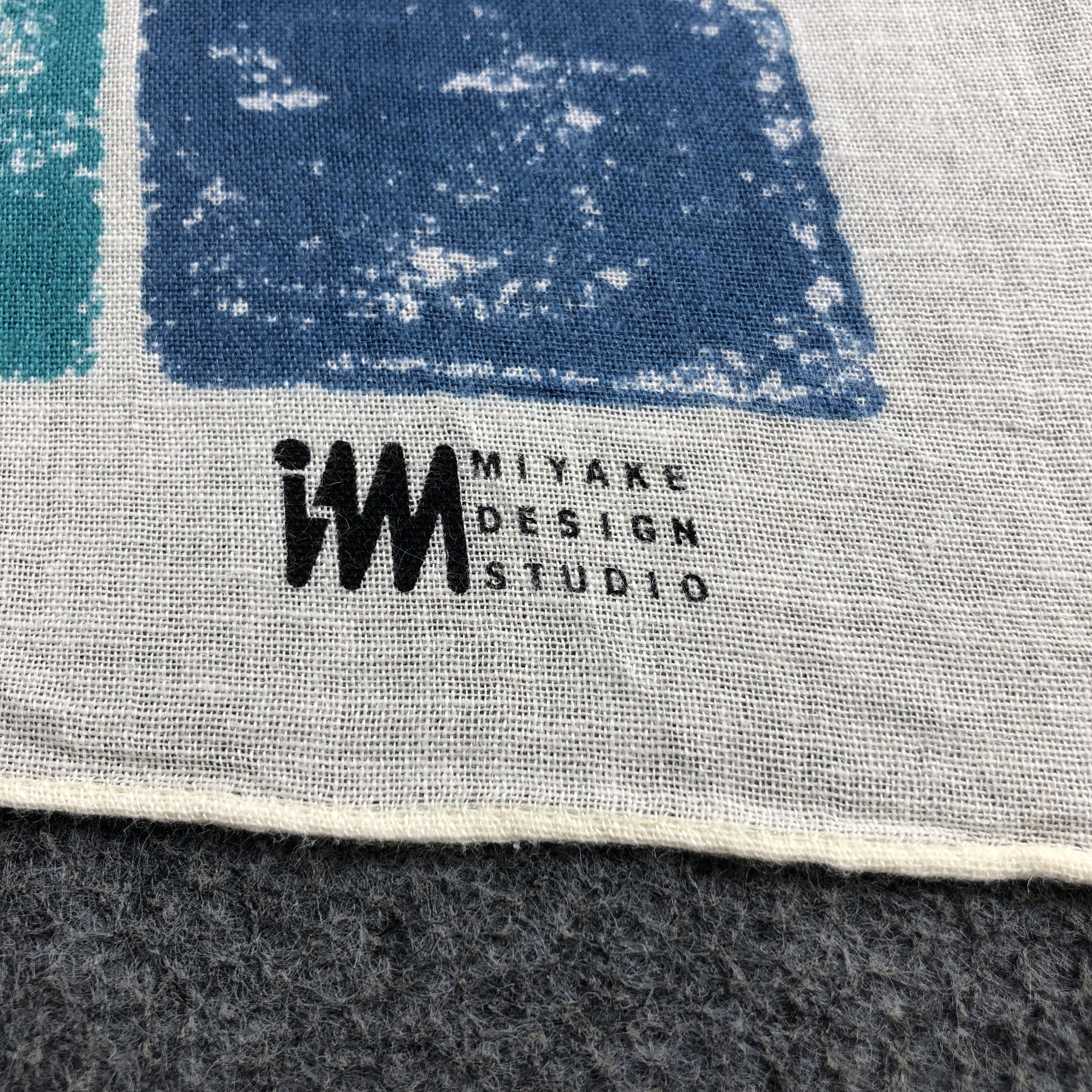 Issey Miyake Issey Miyake Handkerchief Blue Geometric Print H1782 Size ONE SIZE - 4 Thumbnail