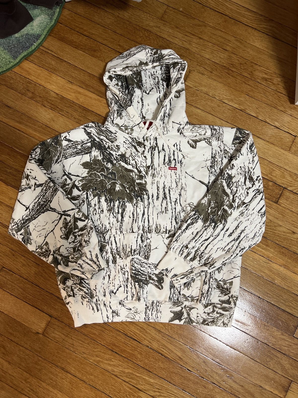 Supreme Supreme White Realtree Camo Hoodie Size US L / EU 52-54 / 3 - 1 Thumbnail