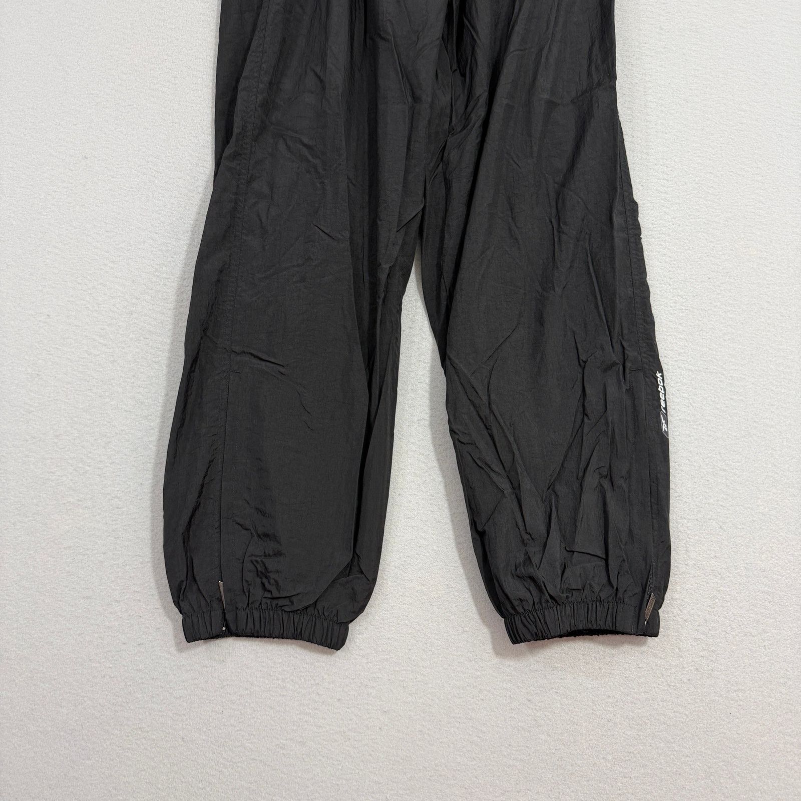 Reebok Vintage Reebok Windbreaker Track Pants Mens Medium Black Size US 32 / EU 48 - 2 Thumbnail
