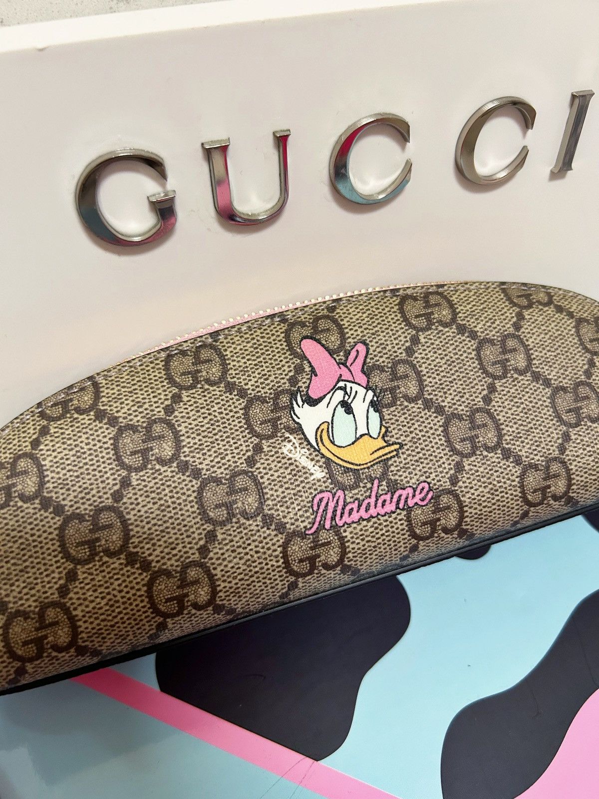 Gucci Authentic Gucci x Disney Limited Ed. Daisy Duck Pencil Pouch Size ONE SIZE - 4 Thumbnail
