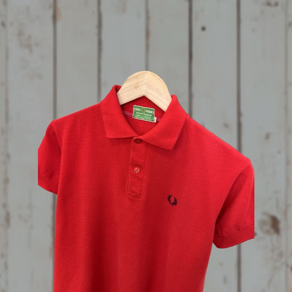 Fred Perry VINTAGE Fred Perry Tennis Polo T-Shirt Red 80s Mens Regular 36 UK Size 36 Retro Rare T-Shirt Size US M / EU 48-50 / 2 - 1 Thumbnail