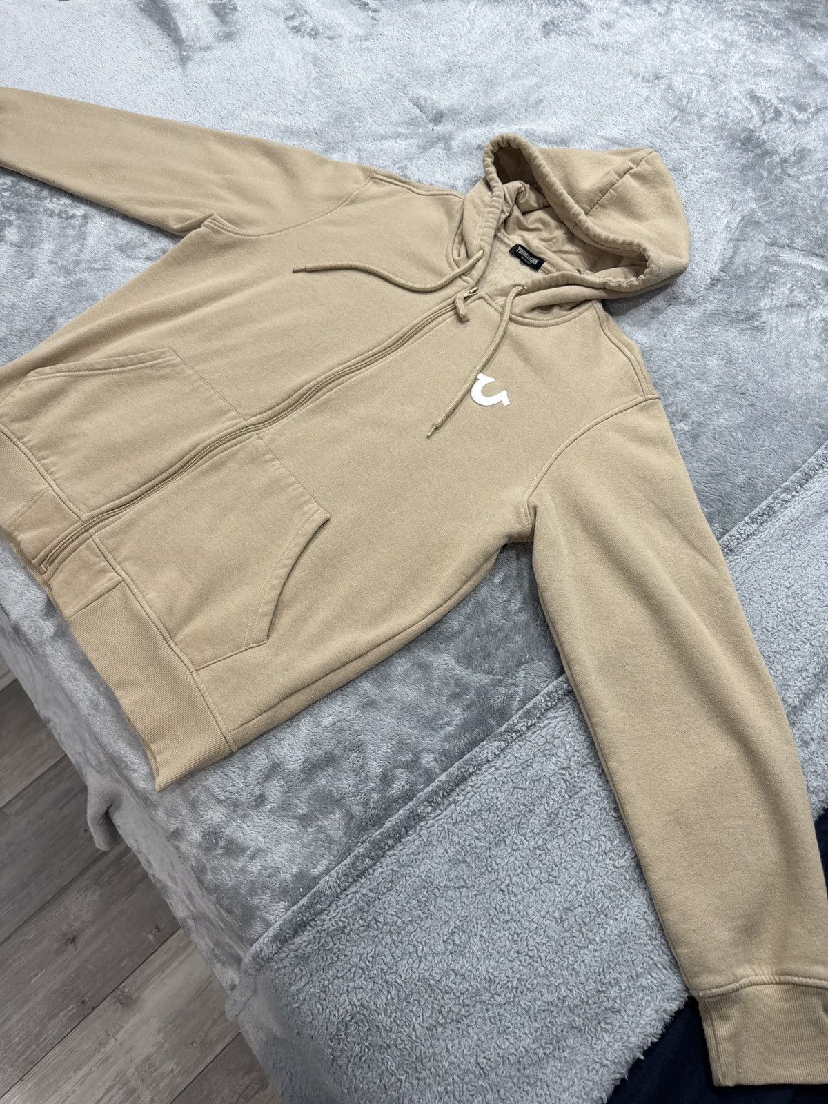 True Religion True religion rare color : beige , size Medium Size US M / EU 48-50 / 2 - 2 Thumbnail