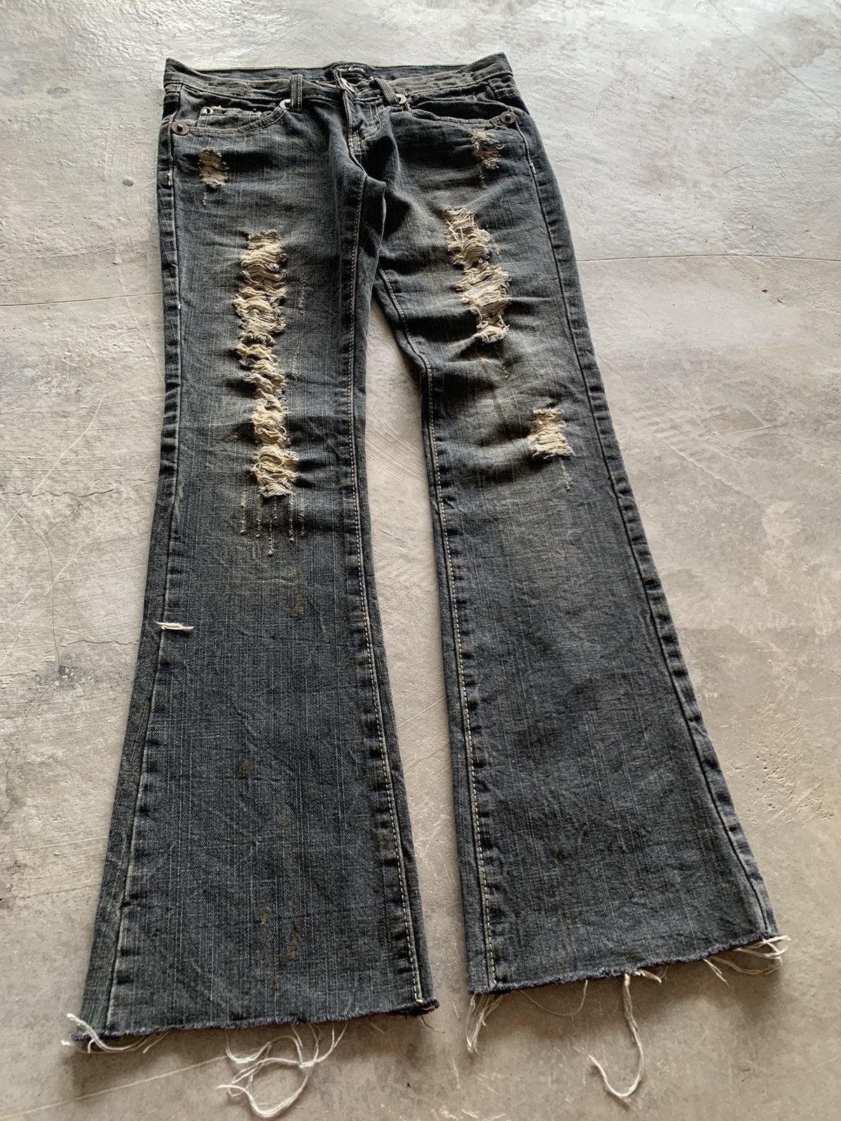 20471120 × Designer × Japanese Brand flare i6w9 lgb inspired jeans distressed japanese style Size 30" / US 8 / IT 44 - 11 Thumbnail