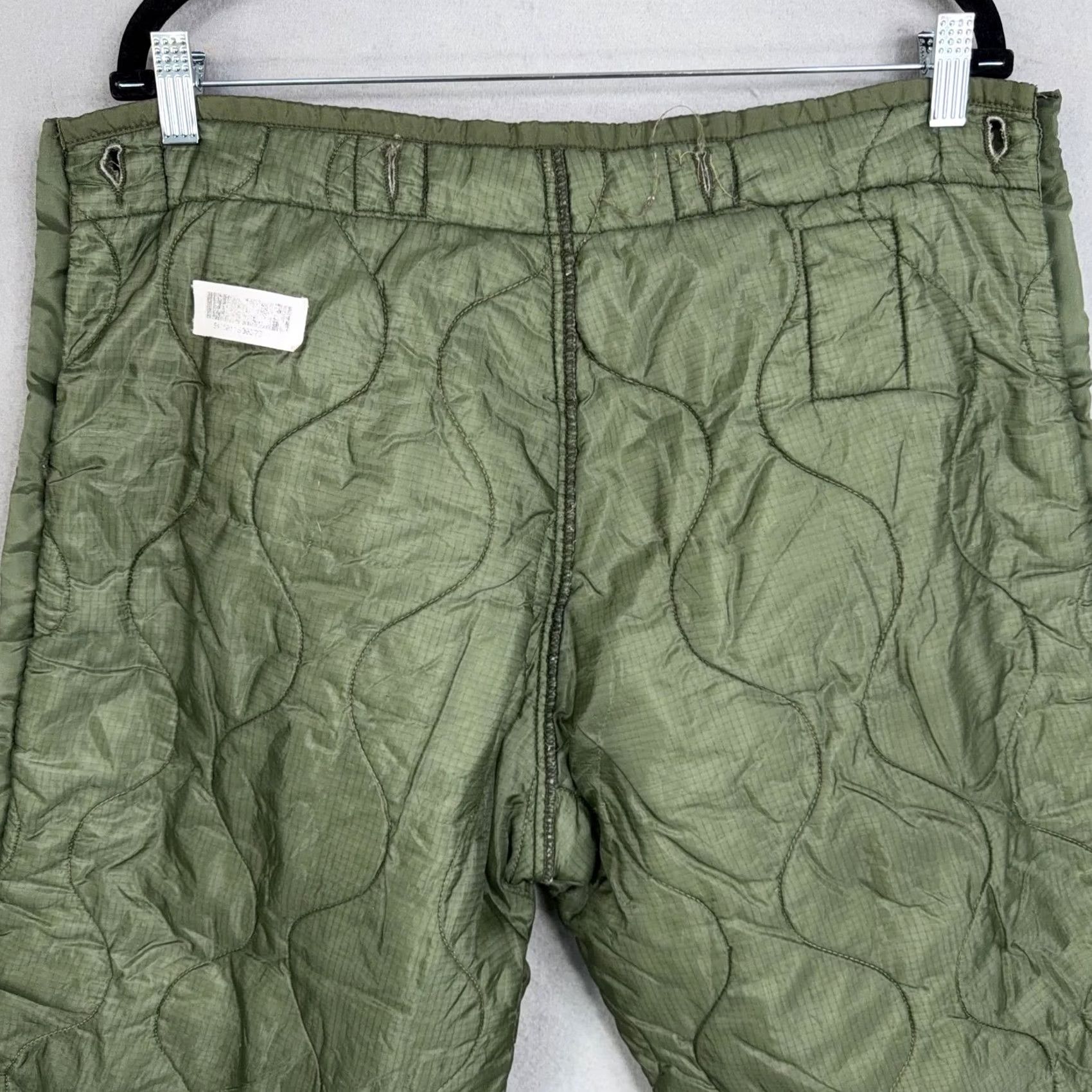 Vintage VINTAGE Military Pants Mens Medium Short Regular Green Quilted Liner Army Cold Weather Winter Workwear Snow Pants Mens Regular Green Insulated Lined Size US 31 - 6 Thumbnail