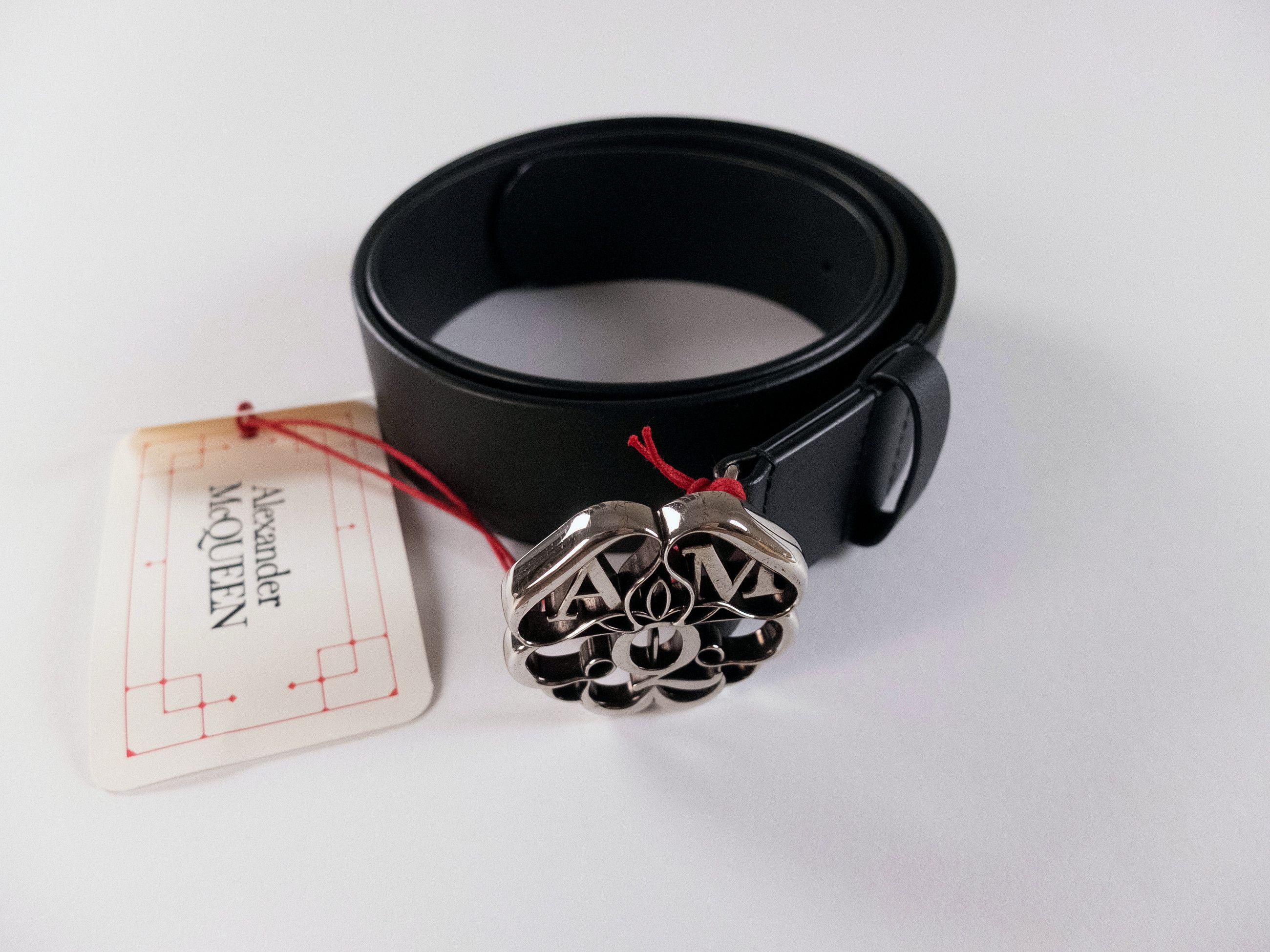 Alexander McQueen ALEXANDER MCQUEEN black Seal logo buckle leather belt 90 q Size 34 - 2 Thumbnail