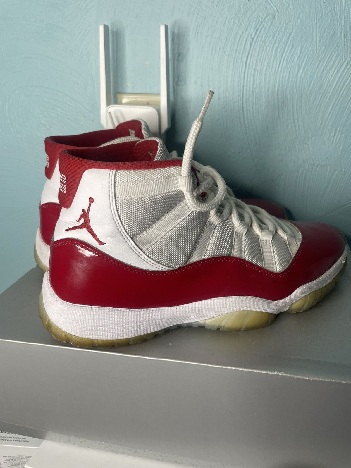 Jordan Brand × Nike Jordan 11 Cherry Size US 10.5 / EU 43-44 - 4 Thumbnail