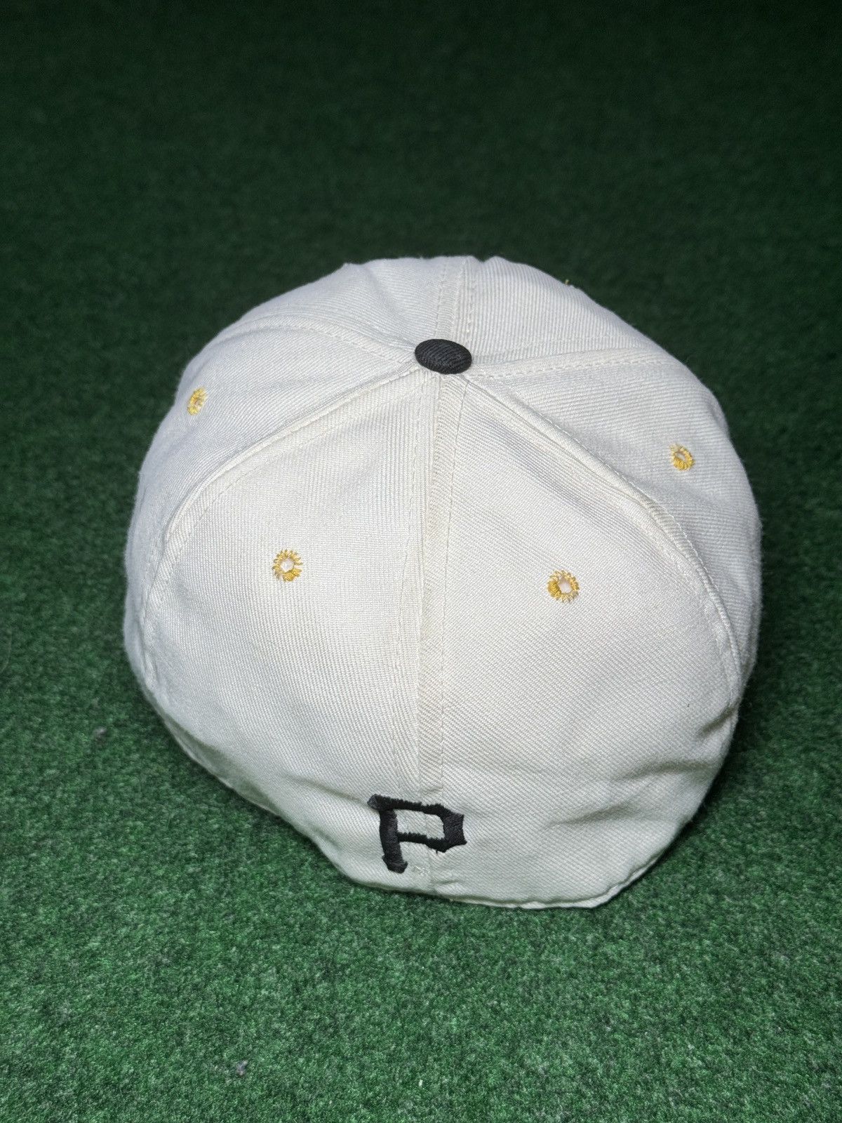 Vintage Vintage 90s Pittsburgh Pirates Fitted 7 1/4 Baseball Hat Size ONE SIZE - 3 Thumbnail