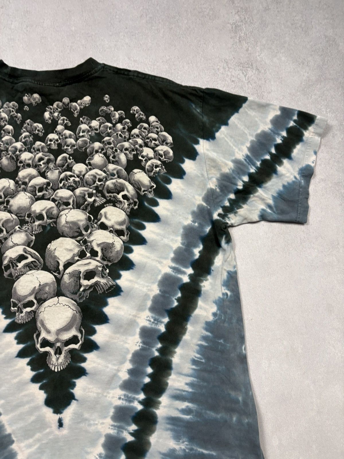 Vintage Vintage 1998 Disney Liquid Blue Skull Tie Dye T Shirt AOP XL Size US XL / EU 56 / 4 - 16 Thumbnail
