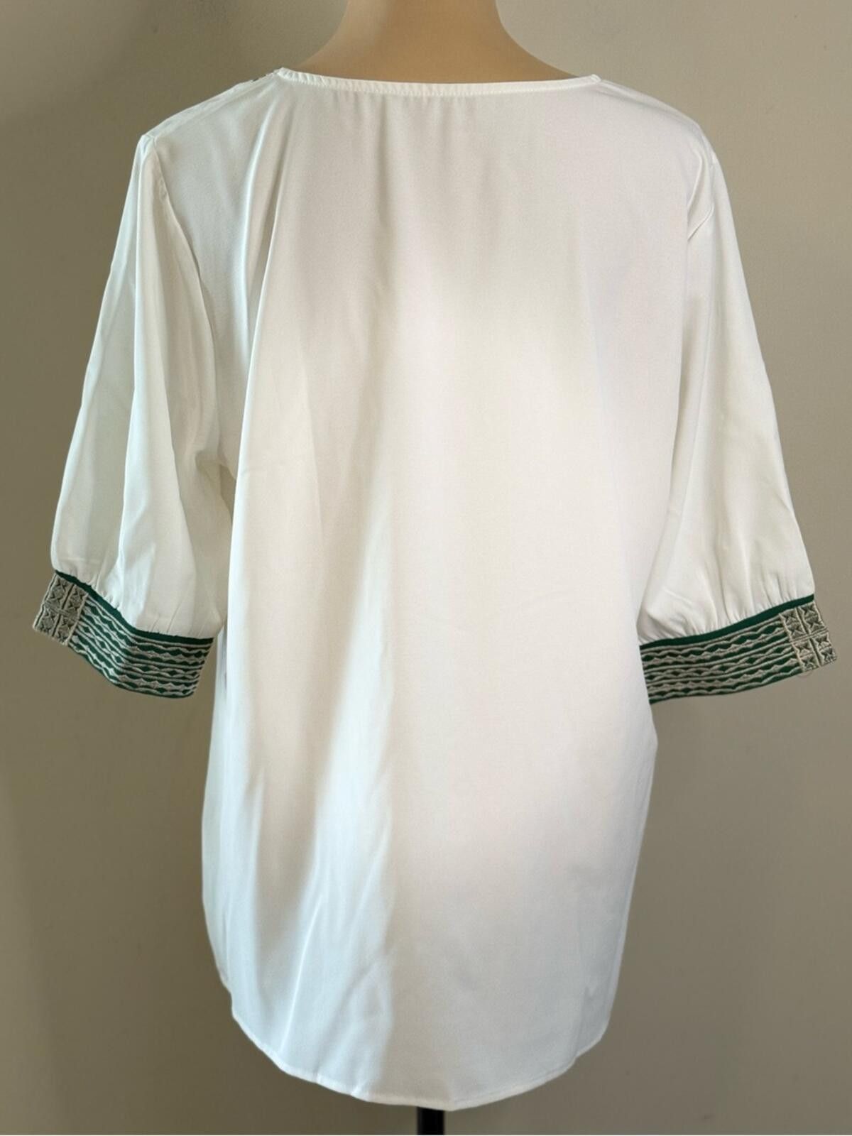 Other White V neck short sleeve top dainty green embroidery SZ LG Size L / US 10 / IT 46 - 4 Thumbnail