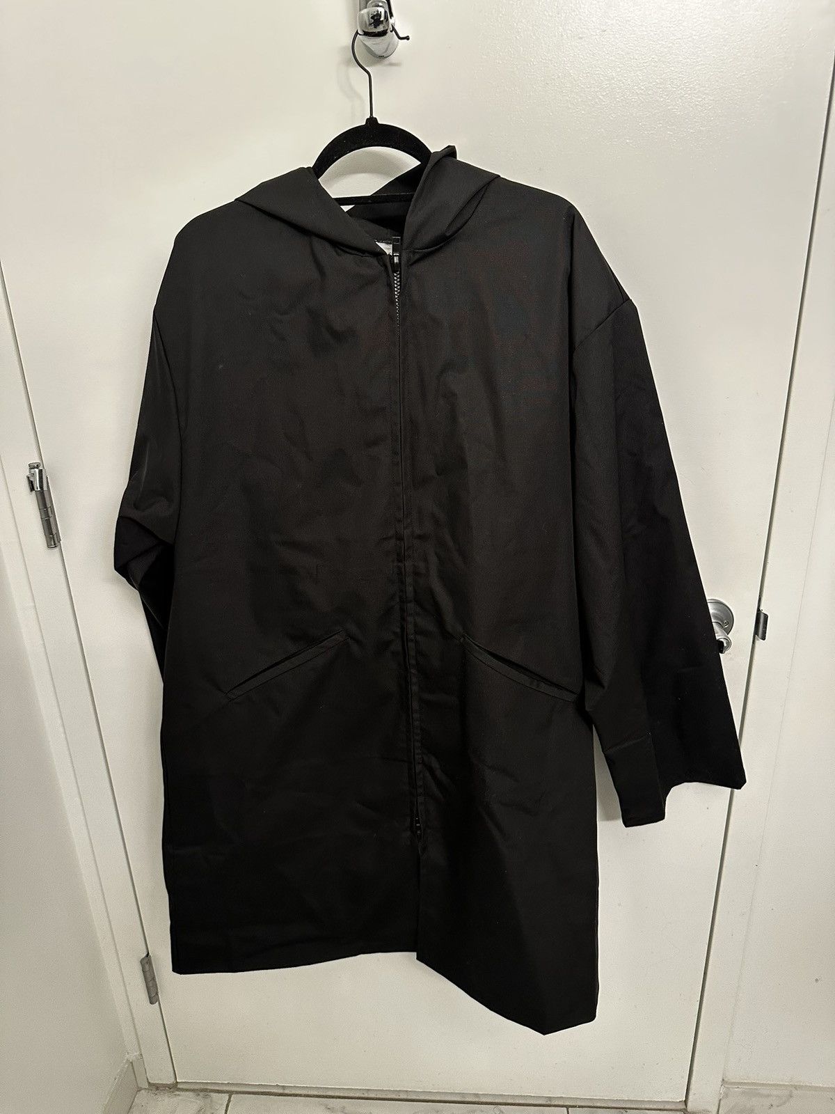 Yeezy Yeezy Season 10 RC-02 Raincoat — Black Size US XL / EU 56 / 4 - 2 Thumbnail
