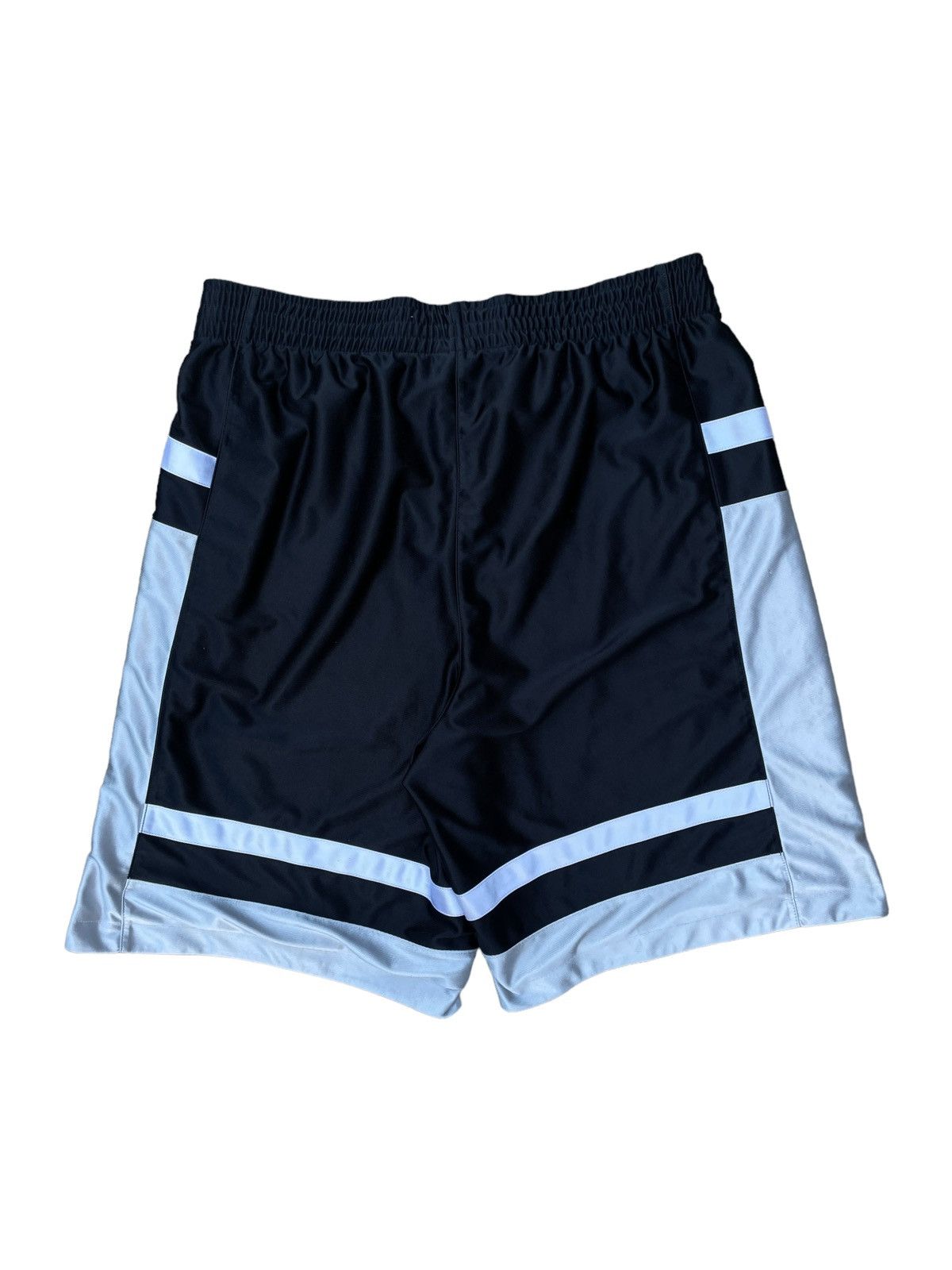 Nike Vintage 2000s Nike NBA Basketball Y2K Shorts Size US 36 / EU 52 - 2 Thumbnail