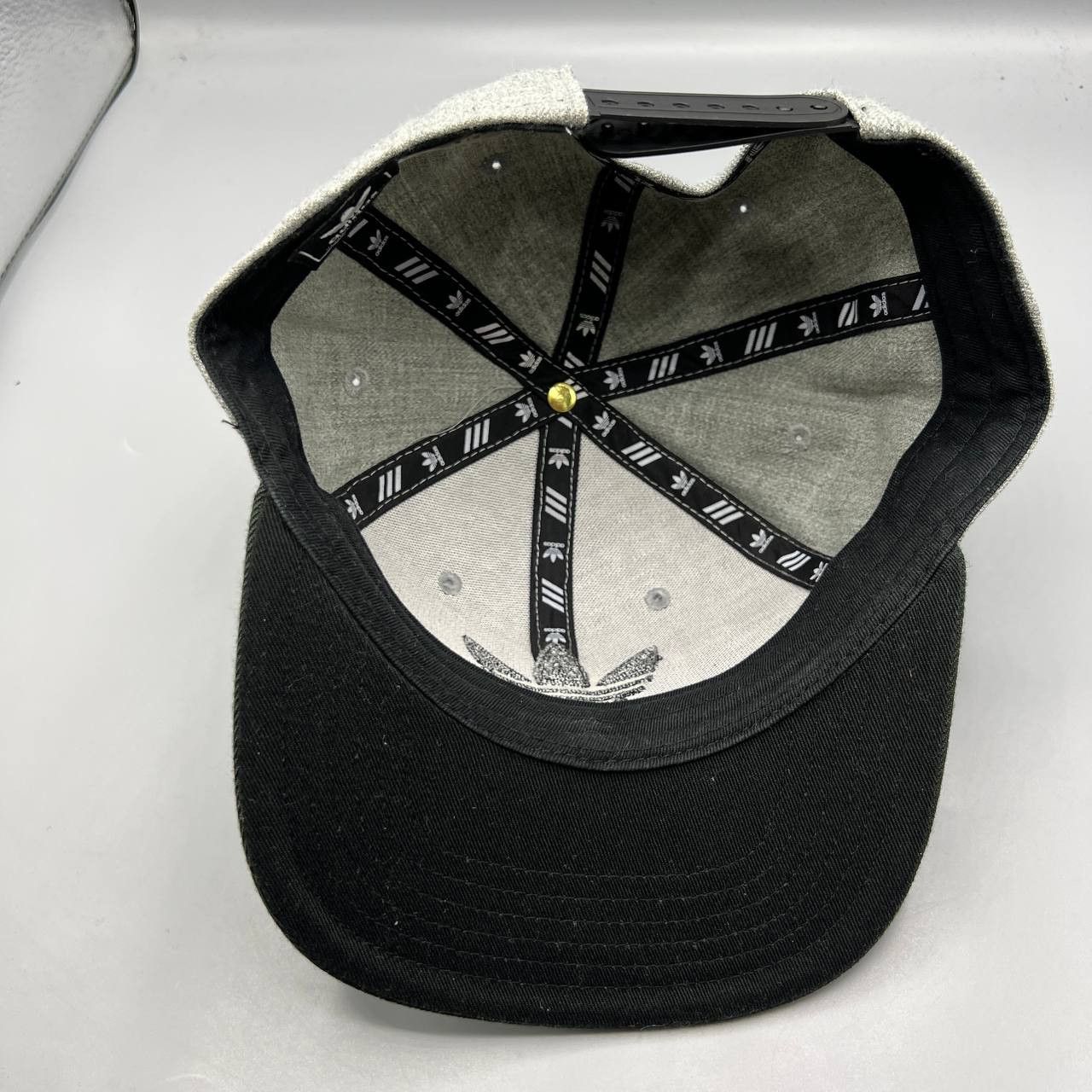 Adidas Adidas Hat Men Gray Black Embroidered Snap Back Cap Size ONE SIZE - 3 Thumbnail
