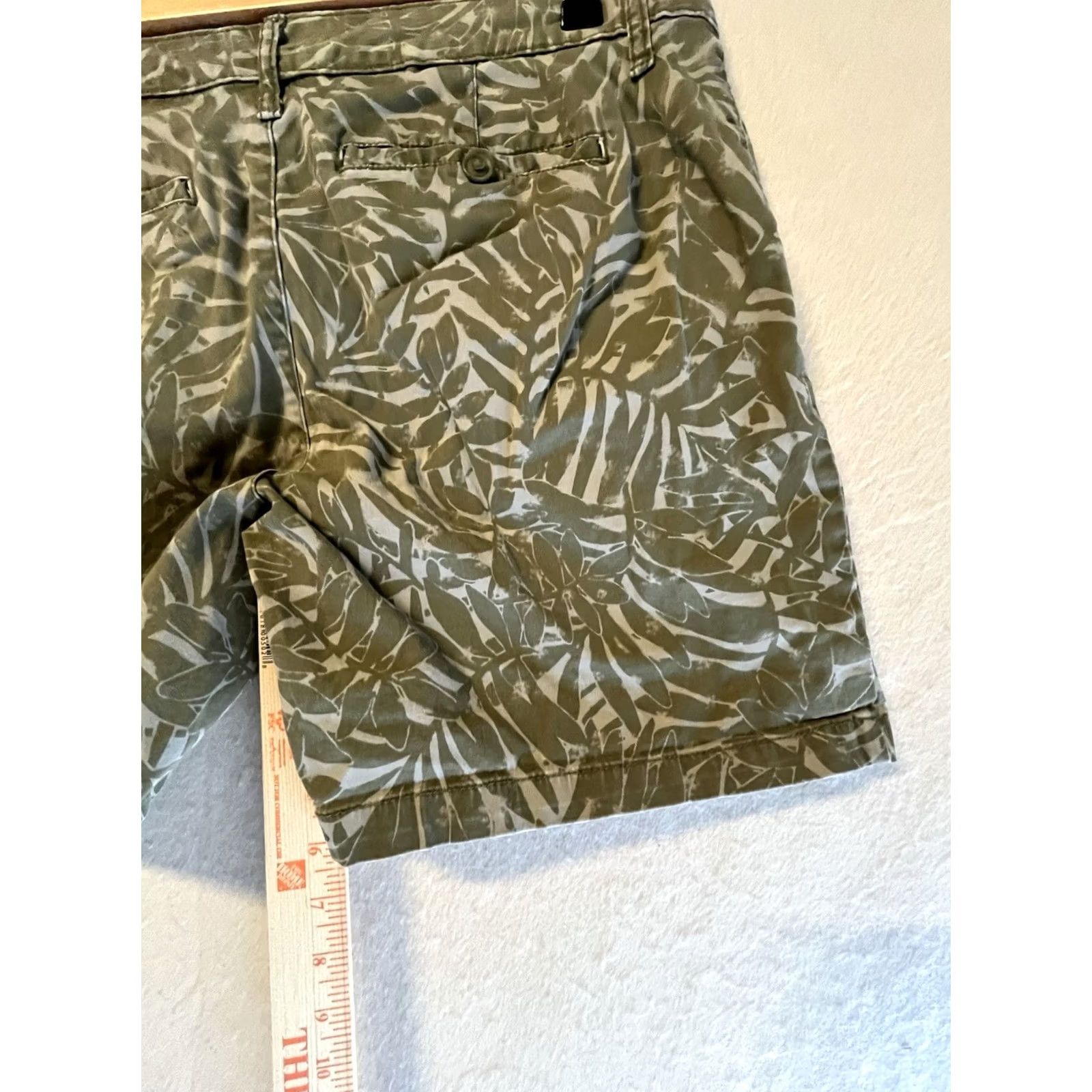 Vintage St. John's Bay Women’s Chino Short Palm Leaf Print Pockets Size 34-35 Green Regular Size 40" / US 18 - 5 Thumbnail