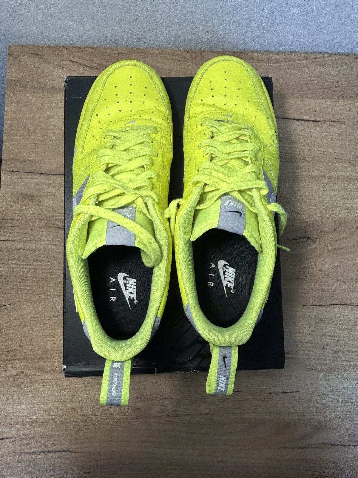 nike air force 1 lv8 utility volt