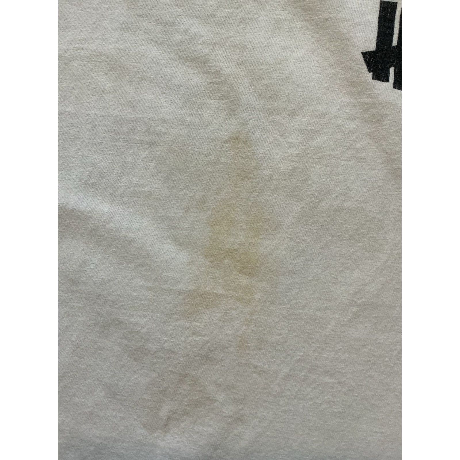 Undefeated VINTAGE Undefeated Play Dirty Five Strike Bear Graphic White S/S T-Shirt LG Mens Size US L / EU 52-54 / 3 - 7 Thumbnail