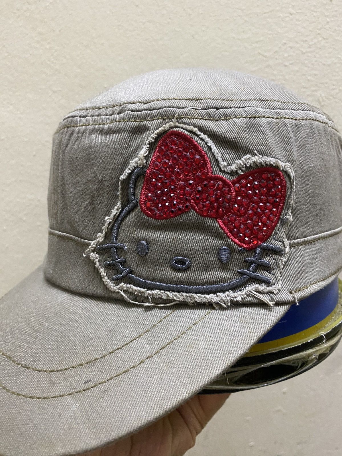 Japanese Brand Vintage Distressed Adult Hello Kitty Round Hat Size ONE SIZE - 2 Thumbnail