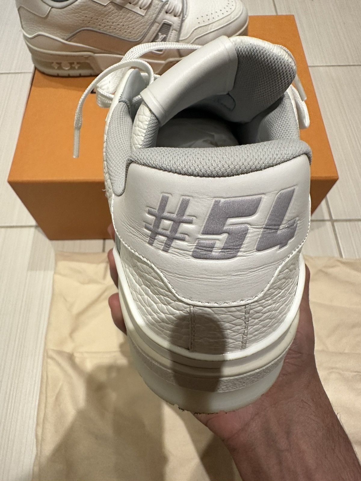 Louis Vuitton Louis Vuitton White & Grey ‘LV Sneaker’ Size US 7 / EU 40 - 6 Thumbnail