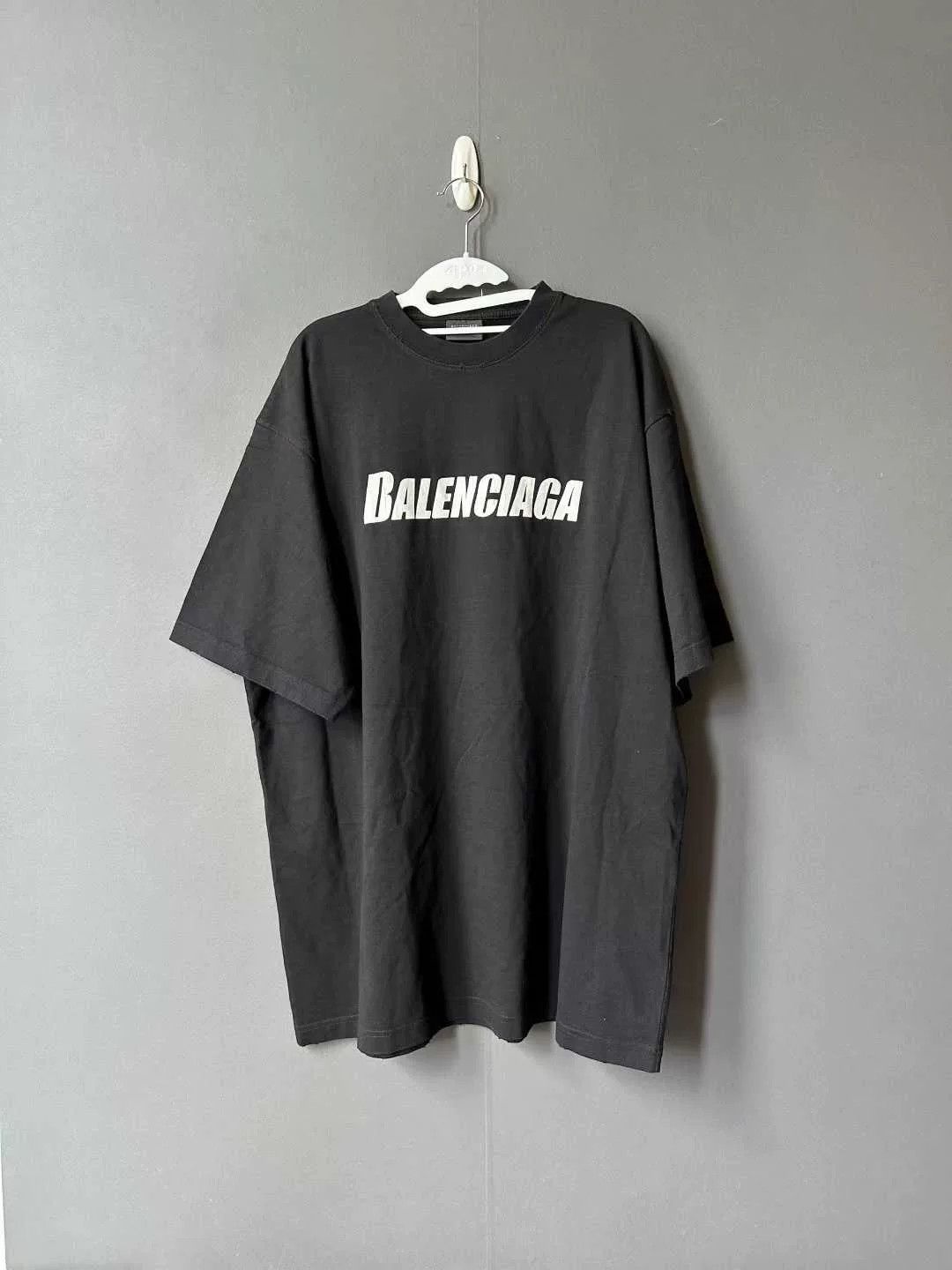 Balenciaga Balenciaga Distressed Logo Short Sleeve Tee Size US S / EU 44-46 / 1 - 1 Thumbnail