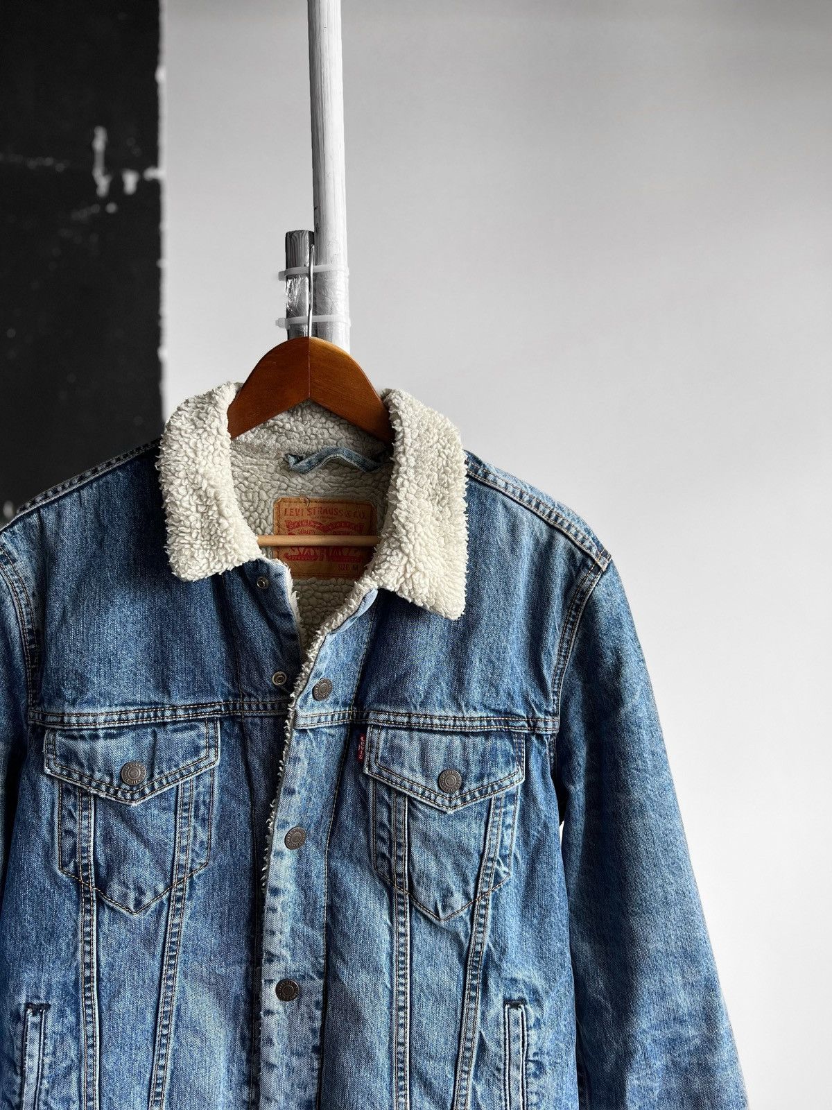 Designer × Levi's Levis Sherpa Lined Trucker Denim Blue Jacket Long Sleeve Size US S / EU 44-46 / 1 - 2 Thumbnail
