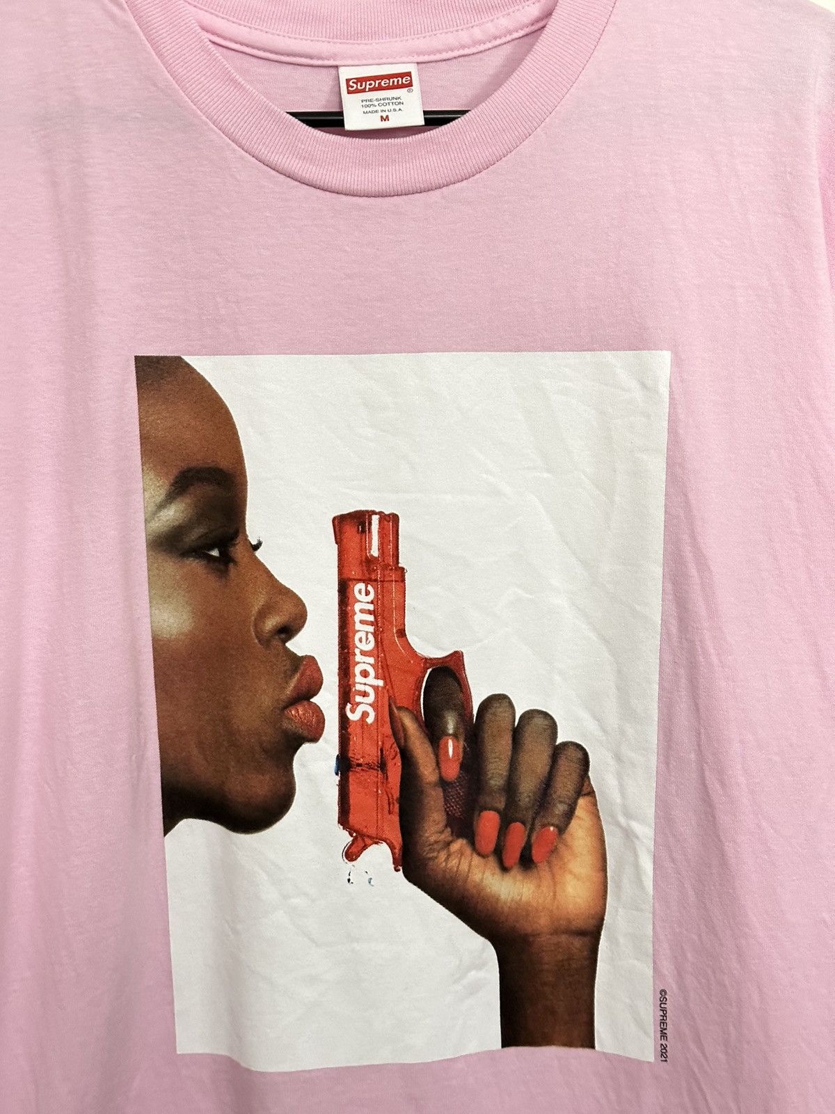 Supreme Supreme Water Pistol Tee Size US M / EU 48-50 / 2 - 2 Thumbnail