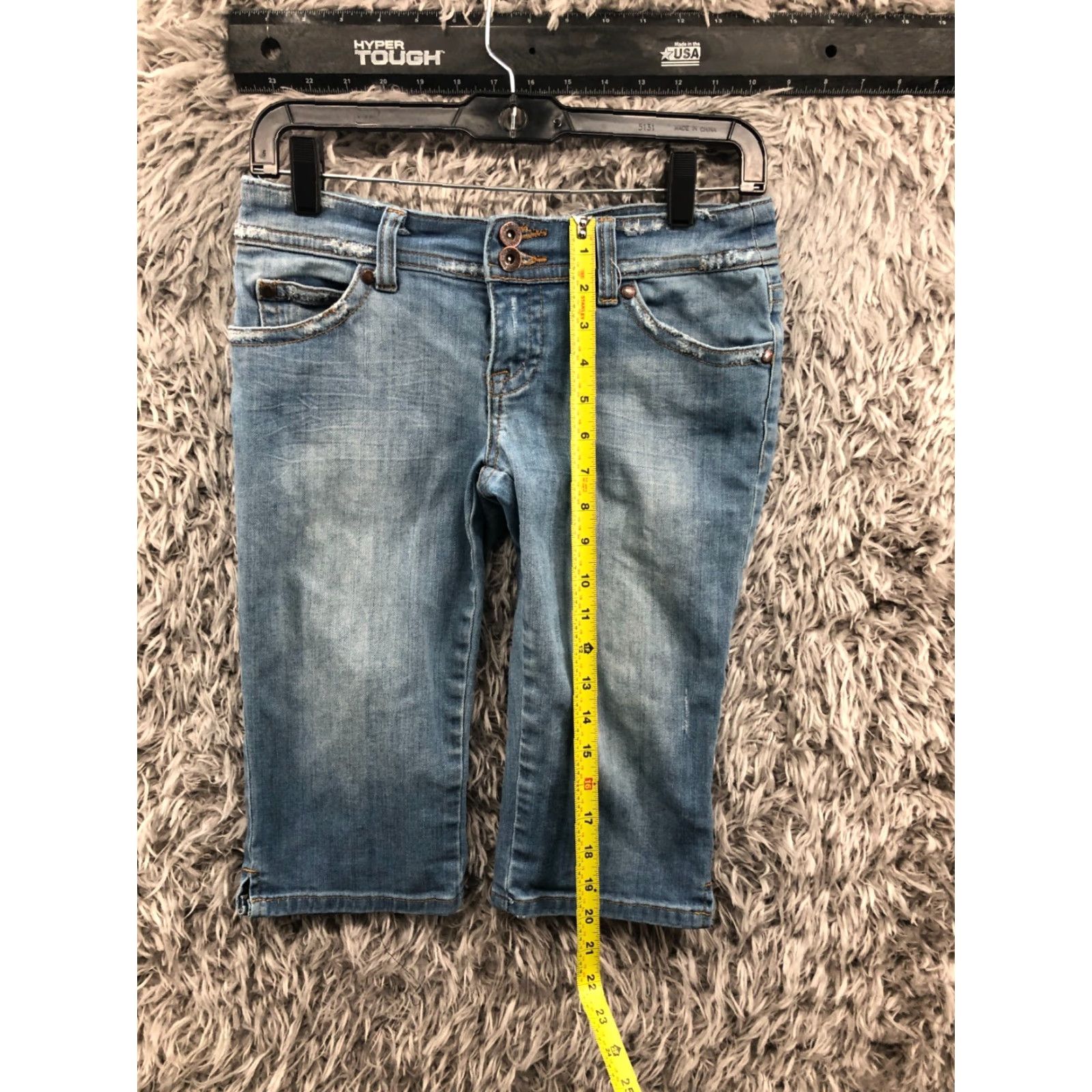 Vintage Twenty One Bermuda Shorts Juniors Size 3 Mid Rise Medium Wash Blue Denim 5-Pocket Regular Zip Front Flat Front Size 42" / US 20 - 3 Thumbnail