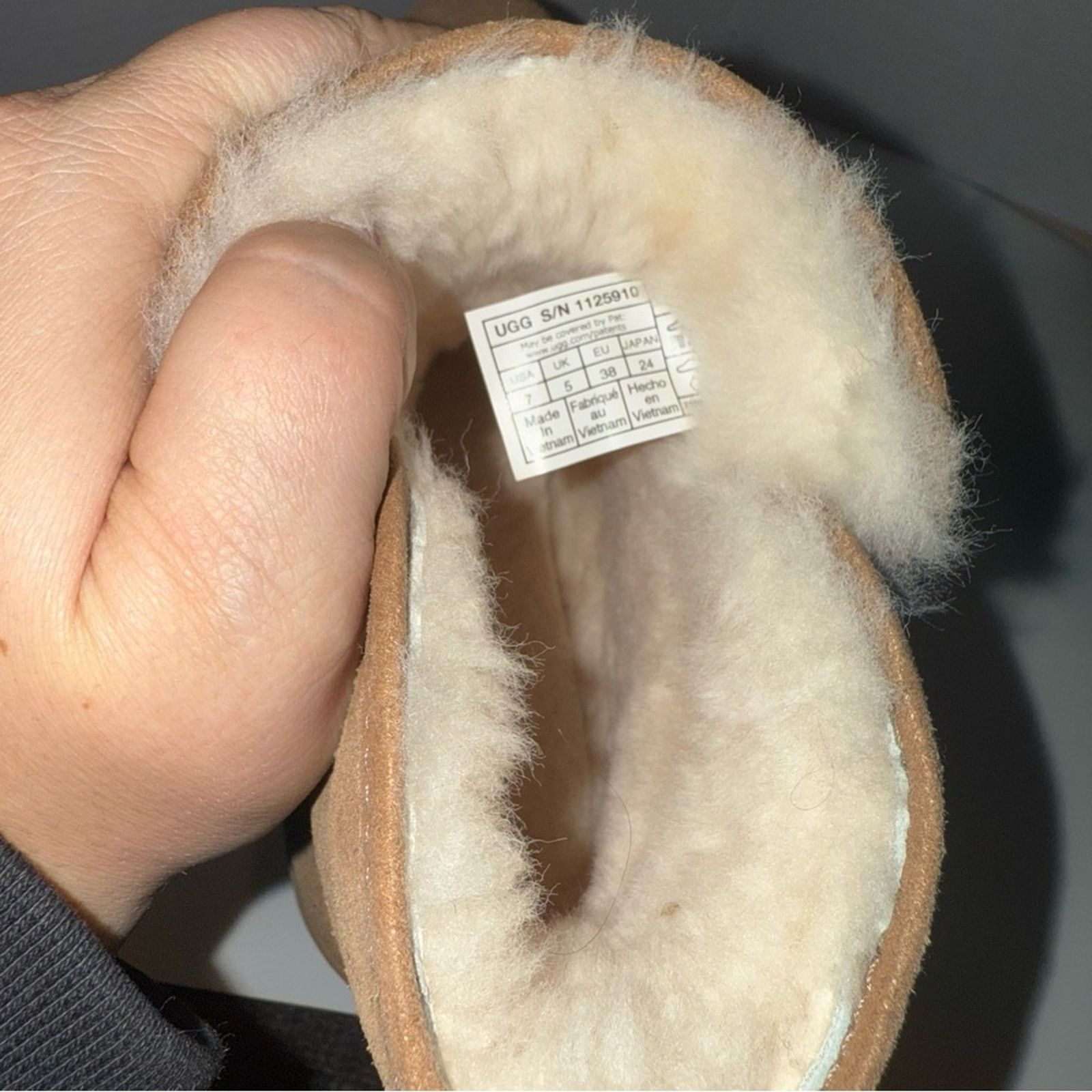 Ugg NWOT UGG Classic Mini 2s Winter Cozy Chestnut Suede Boots 7 Size US 7 / IT 37 - 5 Thumbnail